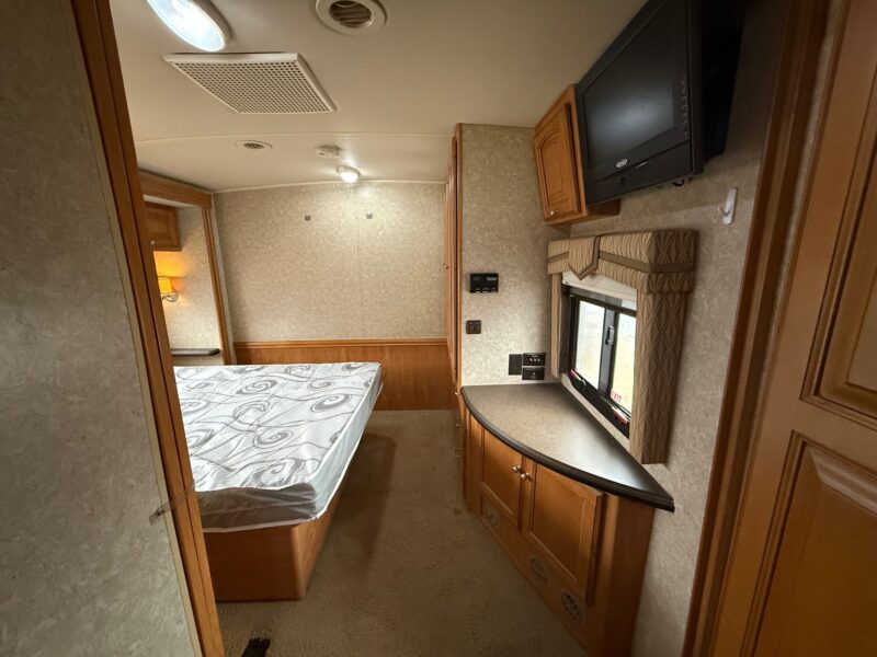 2011 Winnebago Sightseer 33C with 3 Slides - Image 41