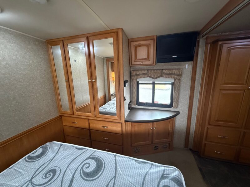 2011 Winnebago Sightseer 33C with 3 Slides - Image 43