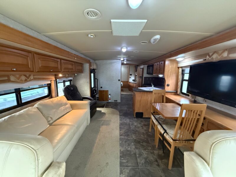 2011 Winnebago Sightseer 33C with 3 Slides - Image 31