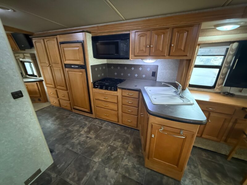 2011 Winnebago Sightseer 33C with 3 Slides - Image 34