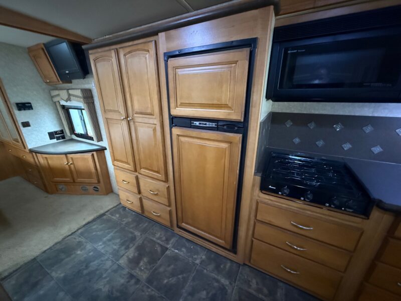 2011 Winnebago Sightseer 33C with 3 Slides - Image 36