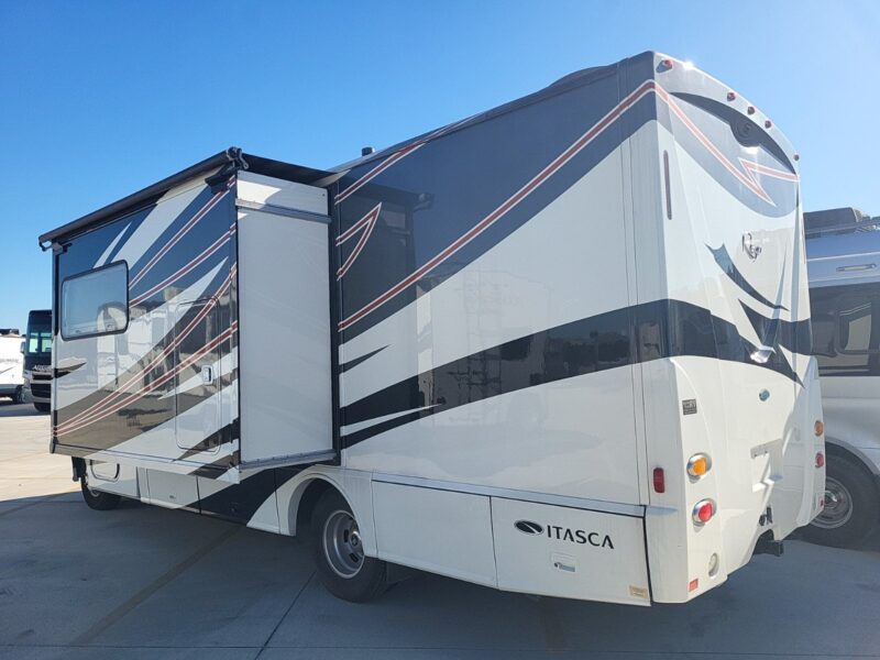 2014 Itasca Reyo 25P diesel with Slide - Image 2