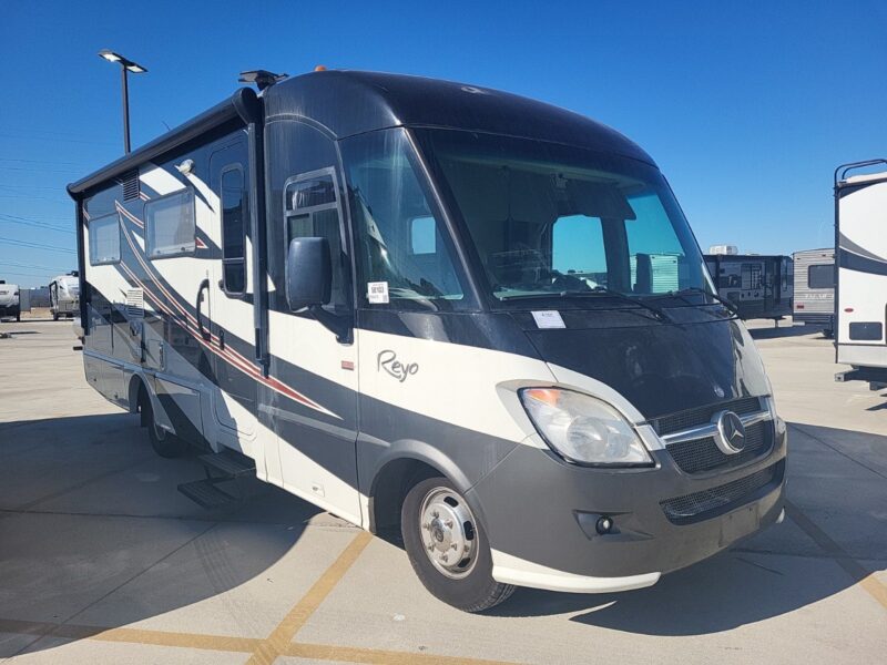 2014 Itasca Reyo 25P diesel with Slide - Image 3