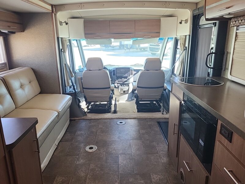 2014 Itasca Reyo 25P diesel with Slide - Image 5