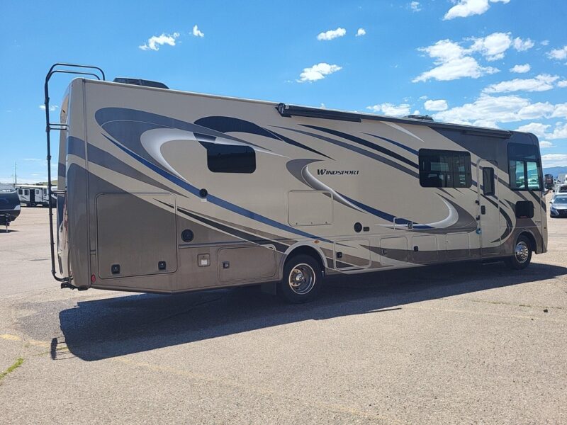 2018 Thor Windsport 34P Low Miles & Slide - Image 6