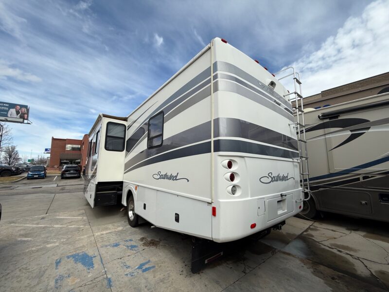 2006 Fleetwood Southwind 32VS - Image 6