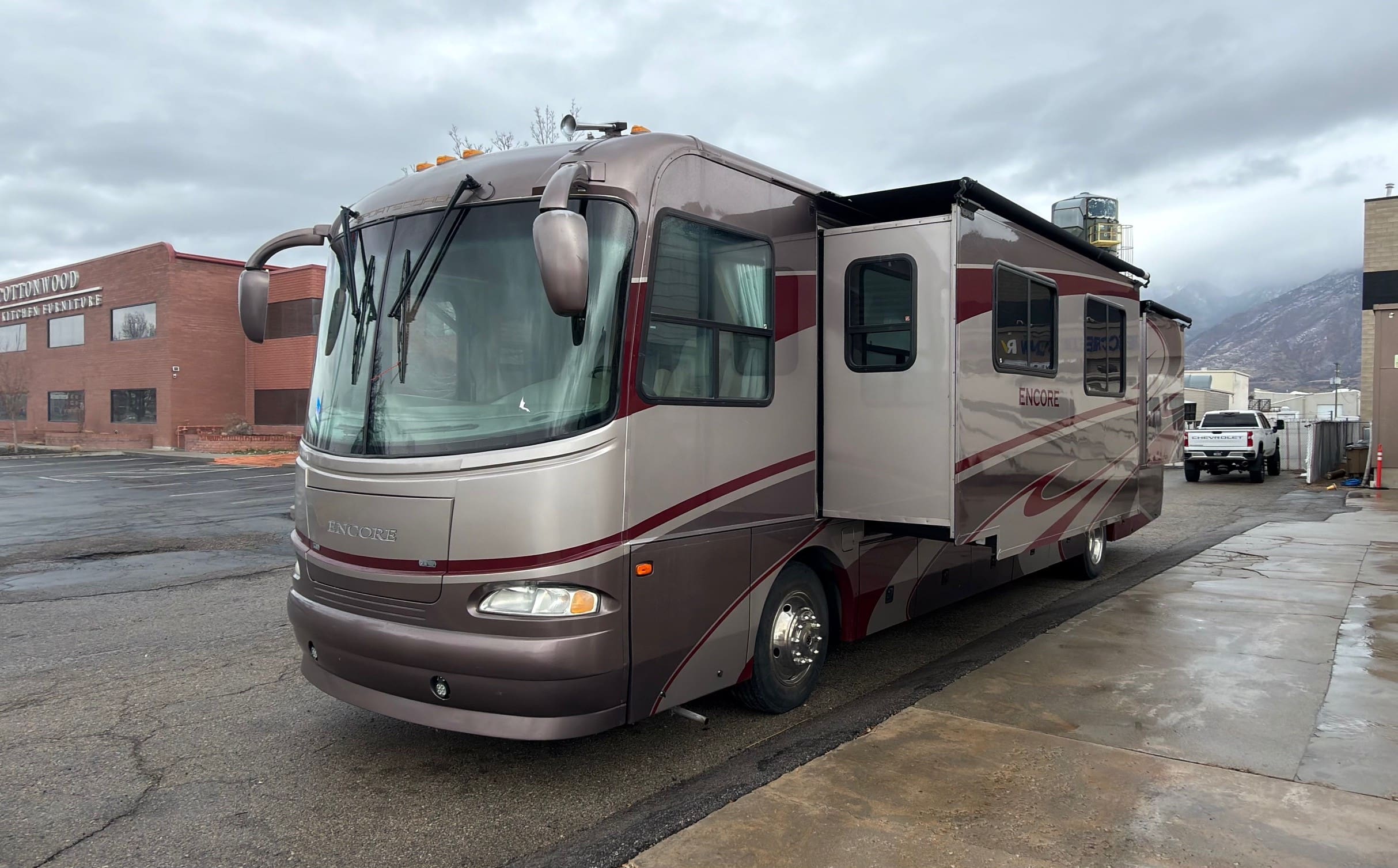 2006 Coachmen Sportscoach Encore 40TS Pusher with 3 Slides