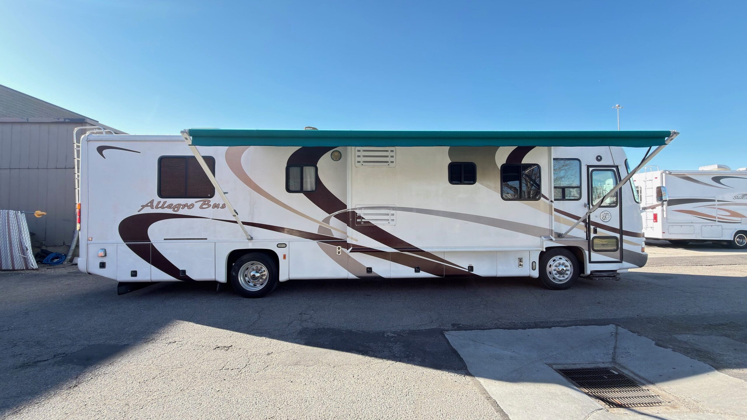 2002 Tiffin Allegro Bus 38TP with 3 Slides - Image 6