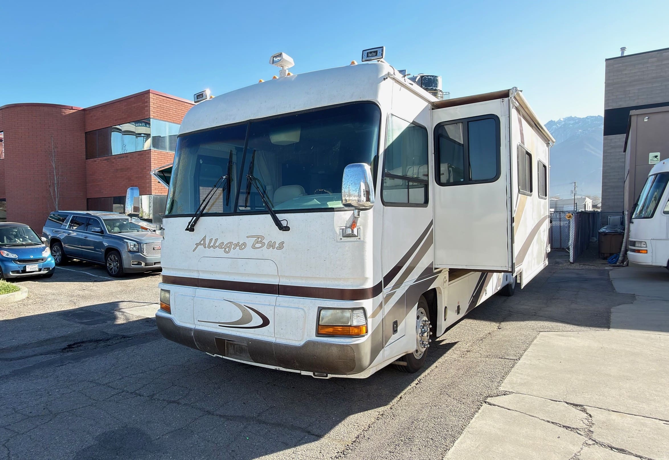 2002 Tiffin Allegro Bus 38TP with 3 Slides - Image 13