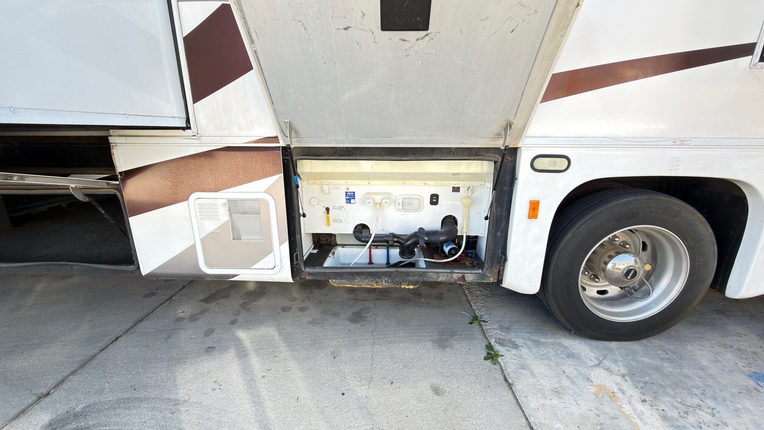 2002 Tiffin Allegro Bus 38TP with 3 Slides - Image 21