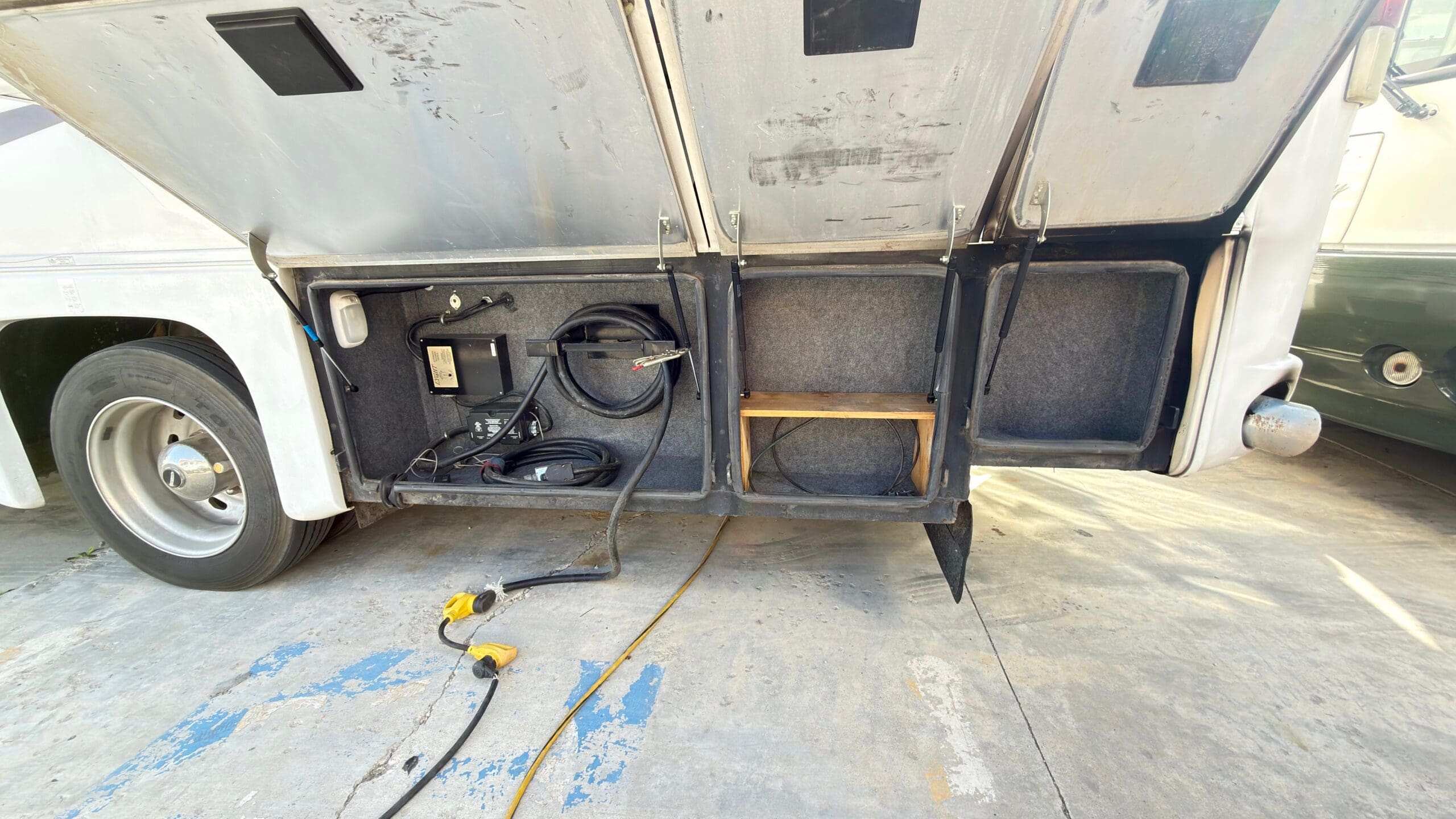 2002 Tiffin Allegro Bus 38TP with 3 Slides - Image 22