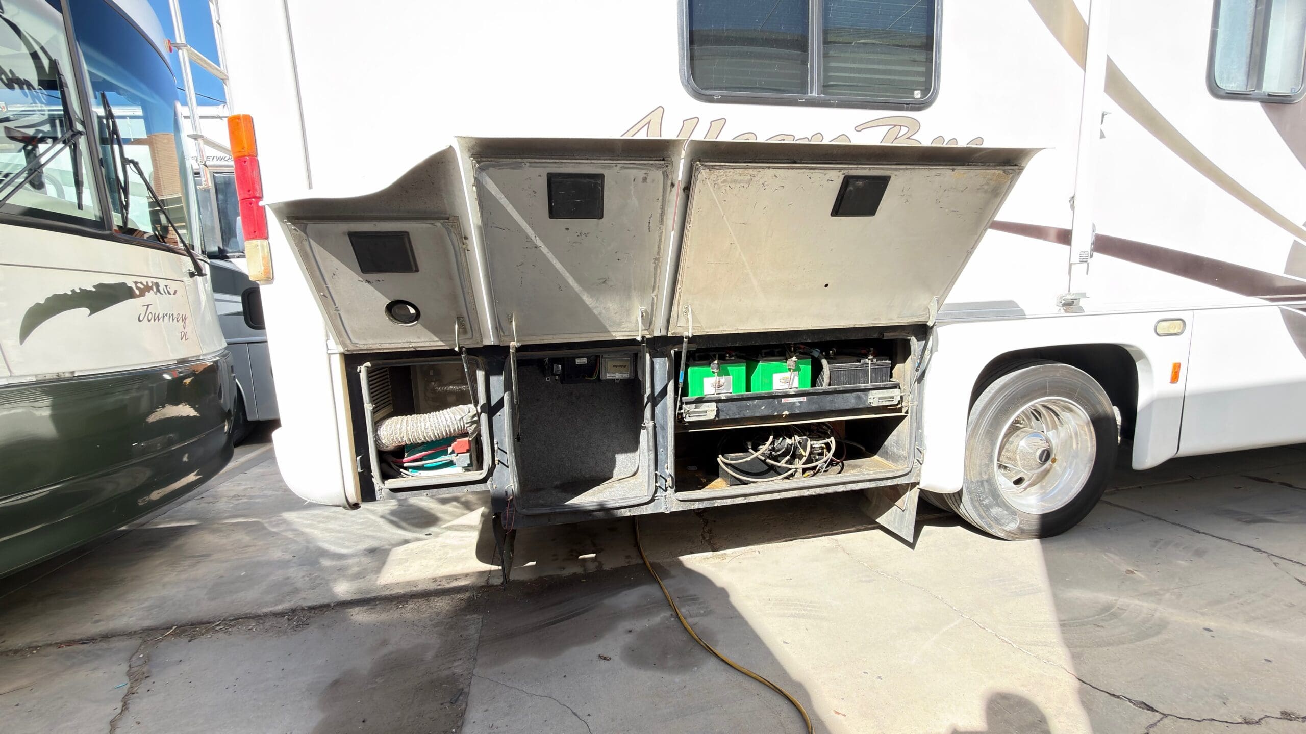 2002 Tiffin Allegro Bus 38TP with 3 Slides - Image 10