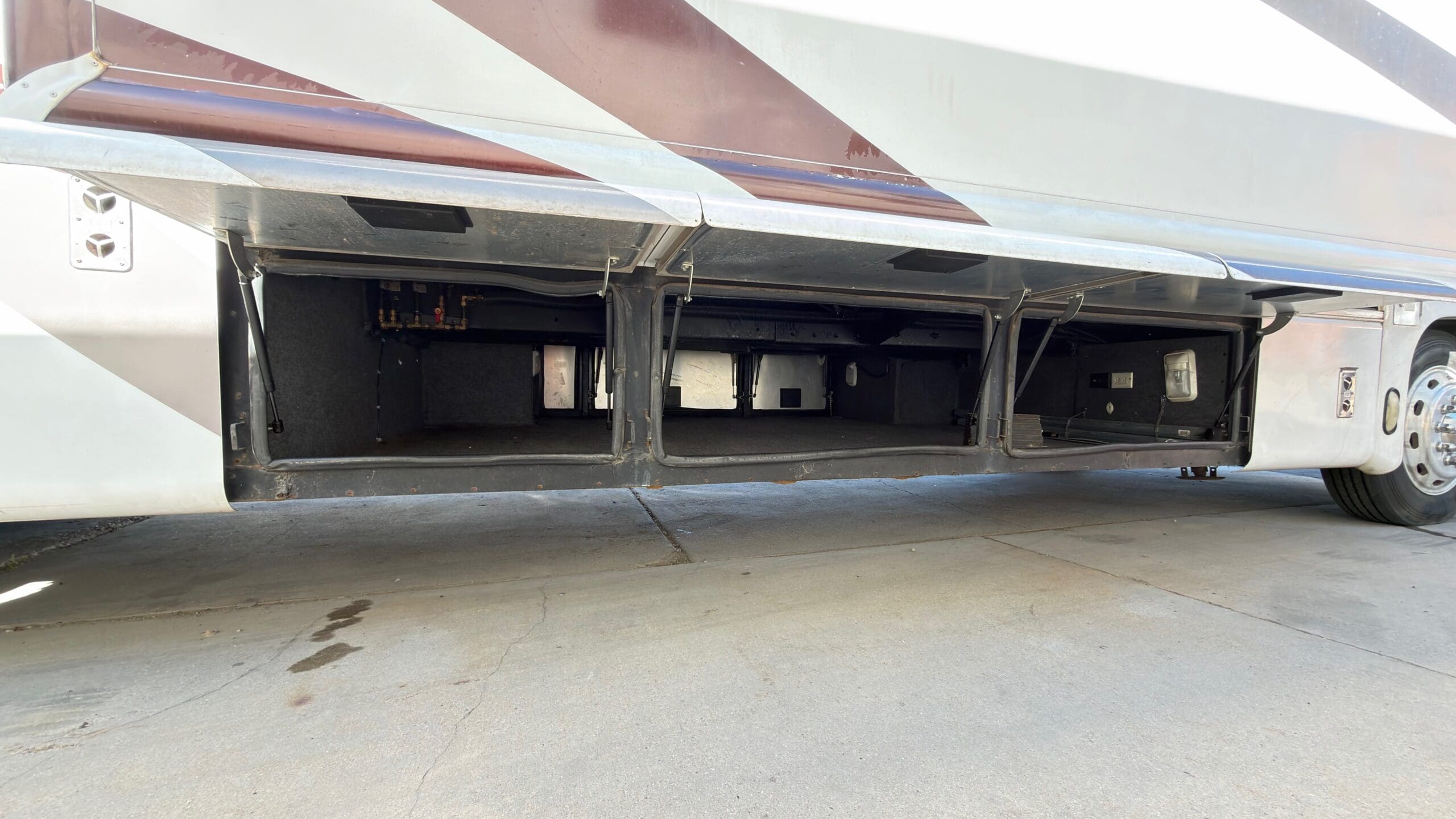 2002 Tiffin Allegro Bus 38TP with 3 Slides - Image 12