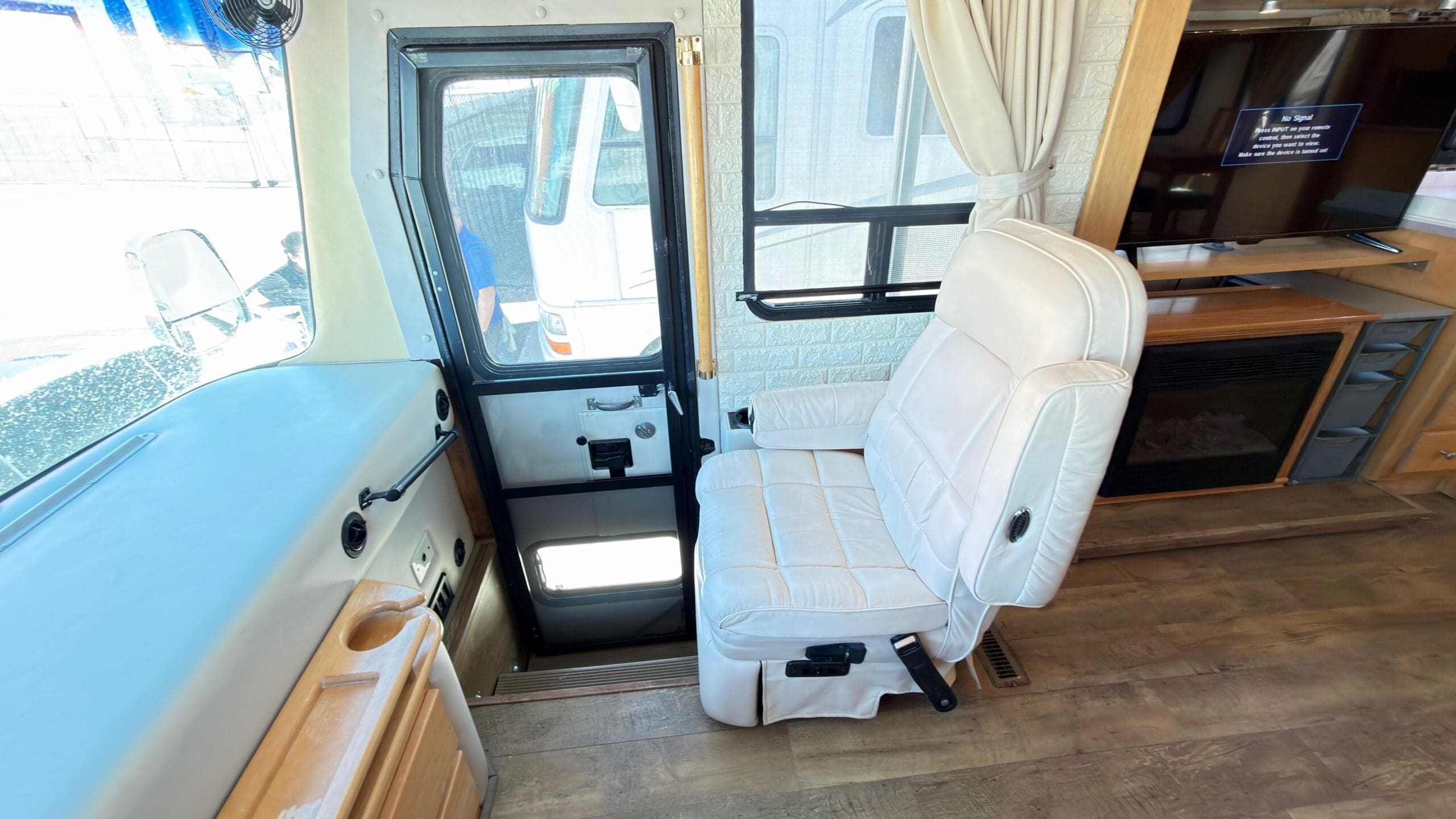 2002 Tiffin Allegro Bus 38TP with 3 Slides - Image 32