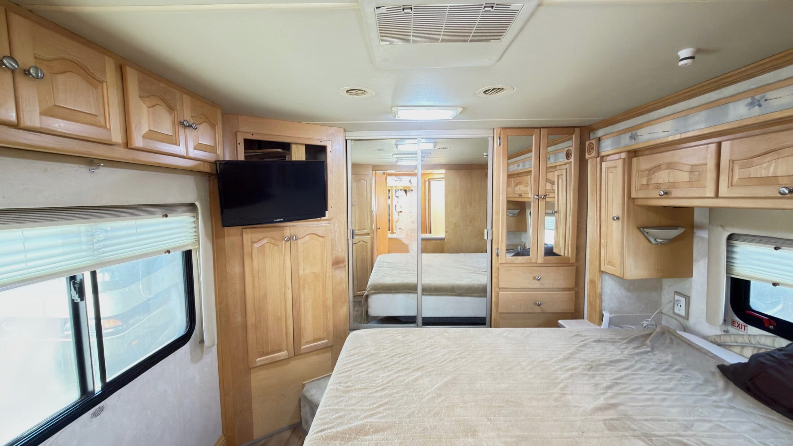 2002 Tiffin Allegro Bus 38TP with 3 Slides - Image 46