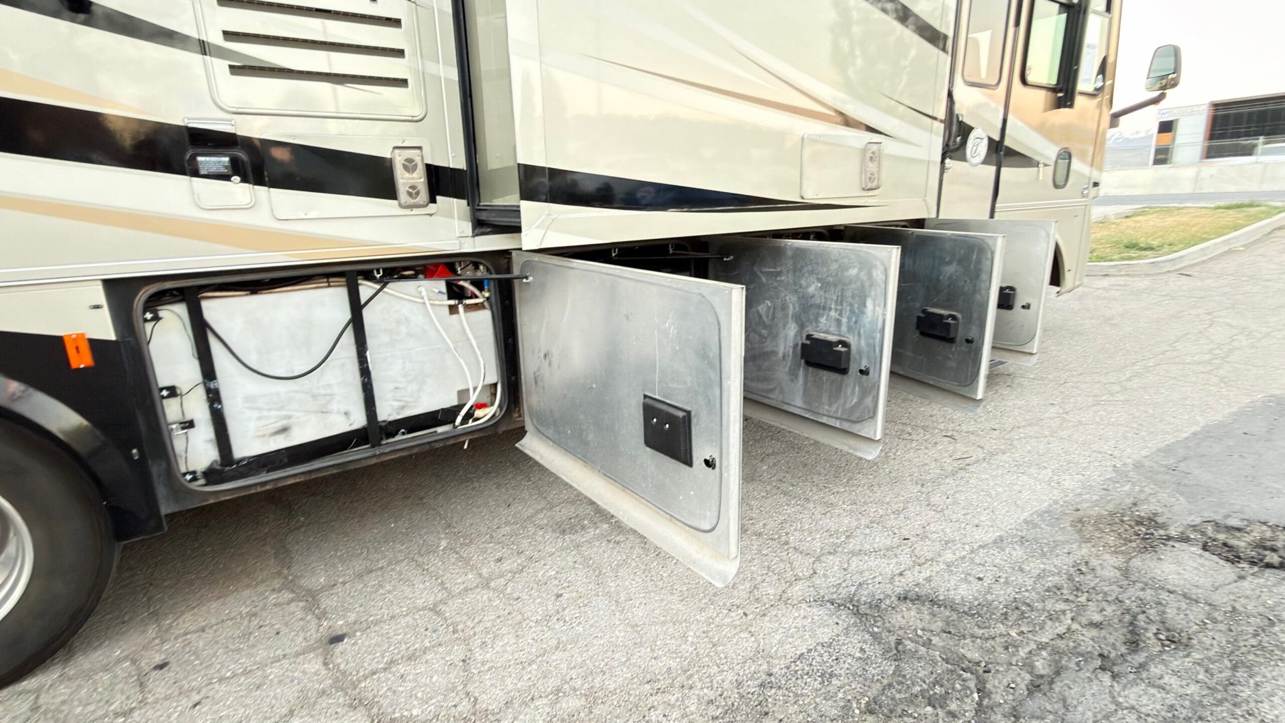 2012 Tiffin Allegro Open Road 34TGA - Image 8