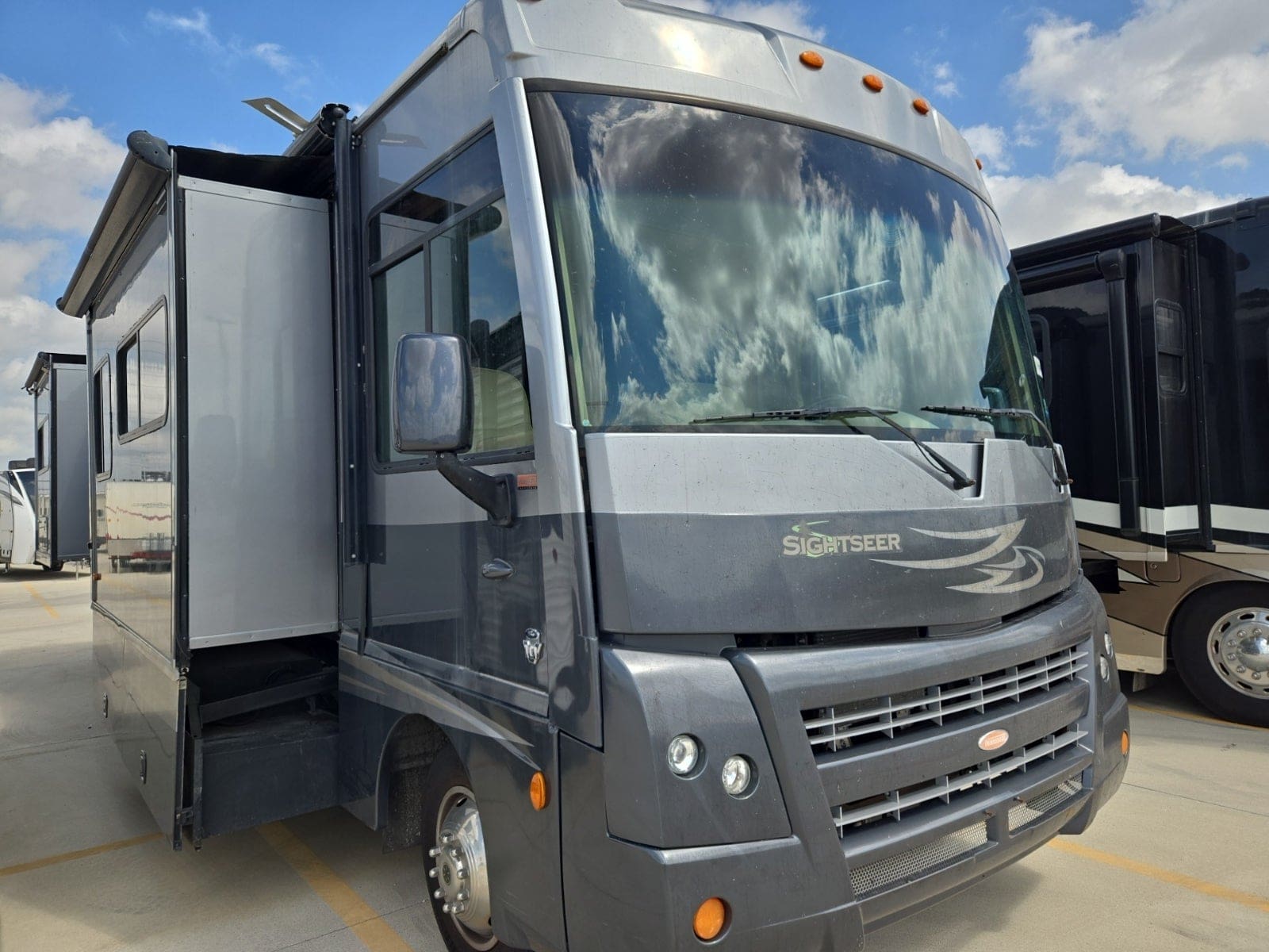 2011 Winnebago Sightseer 33C with 3 Slides - Image 4