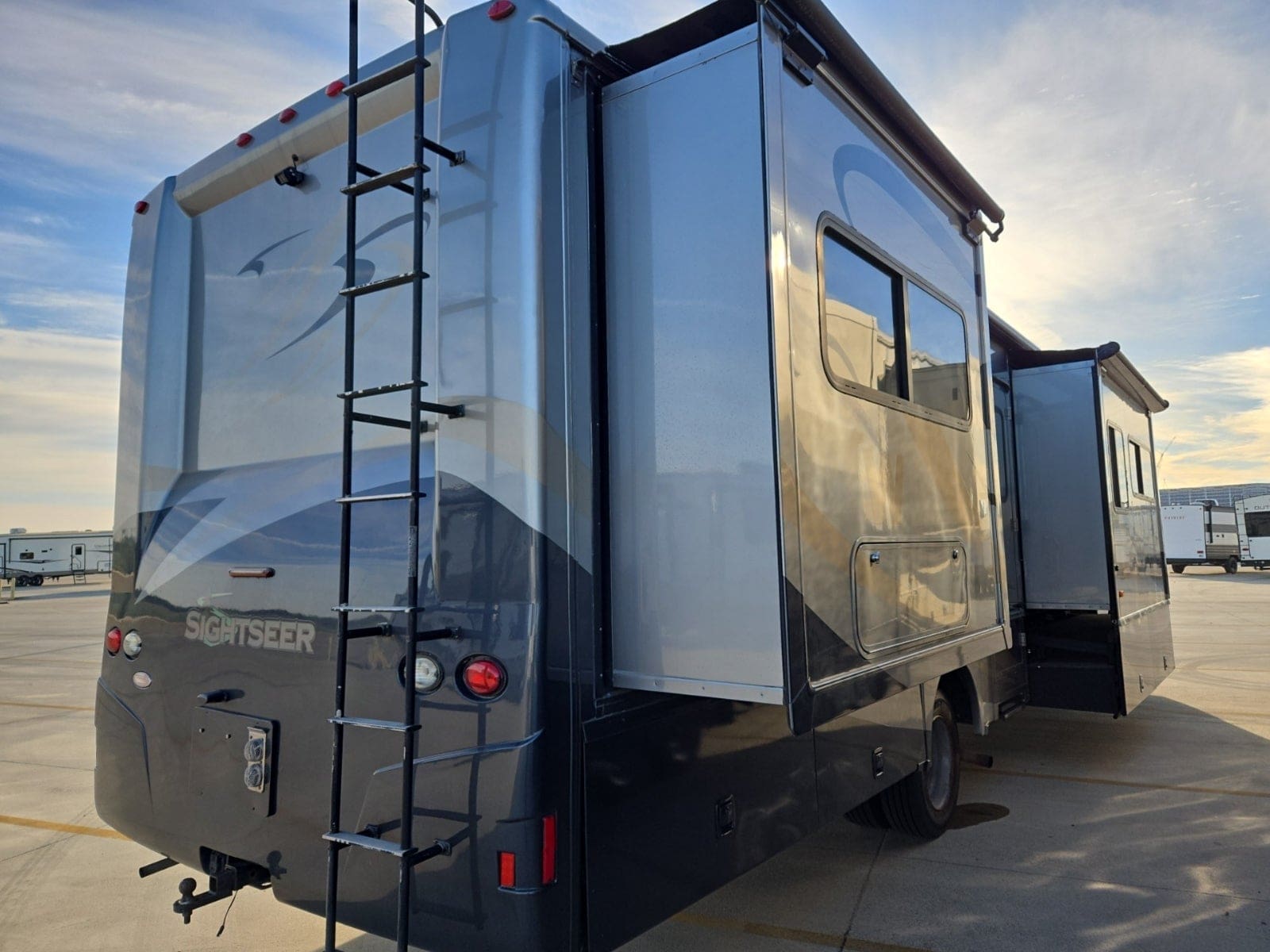 2011 Winnebago Sightseer 33C with 3 Slides - Image 5