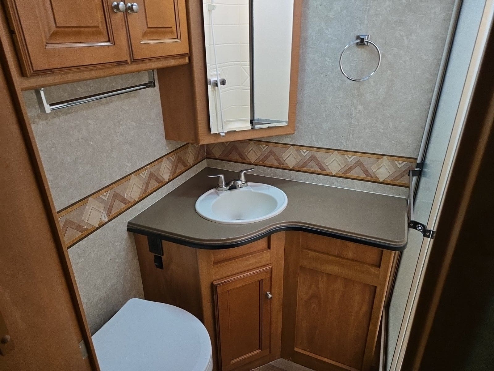 2011 Winnebago Sightseer 33C with 3 Slides - Image 10