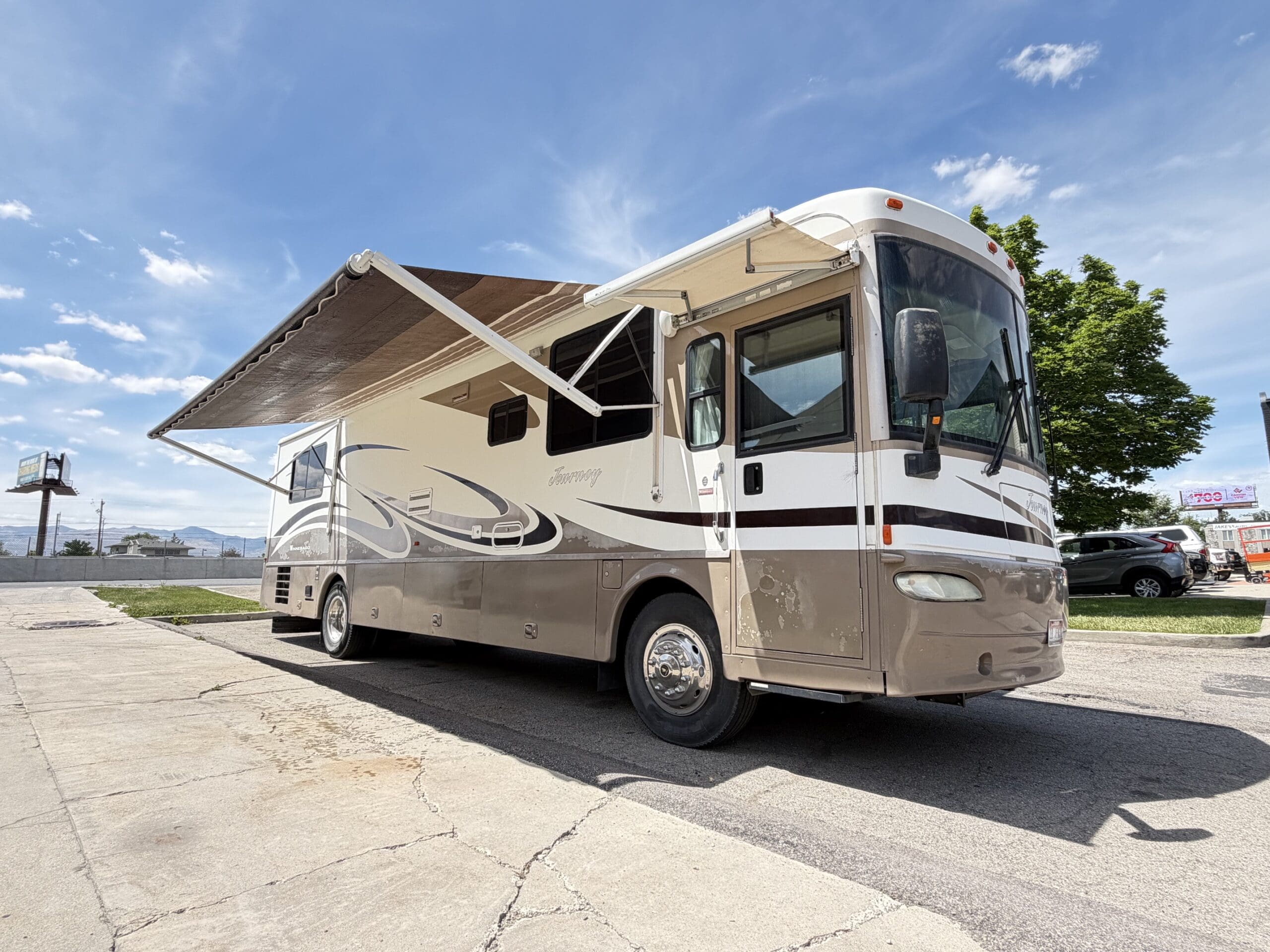 2006 Winnebago Journey 36G pusher with 2 Slides - Image 12
