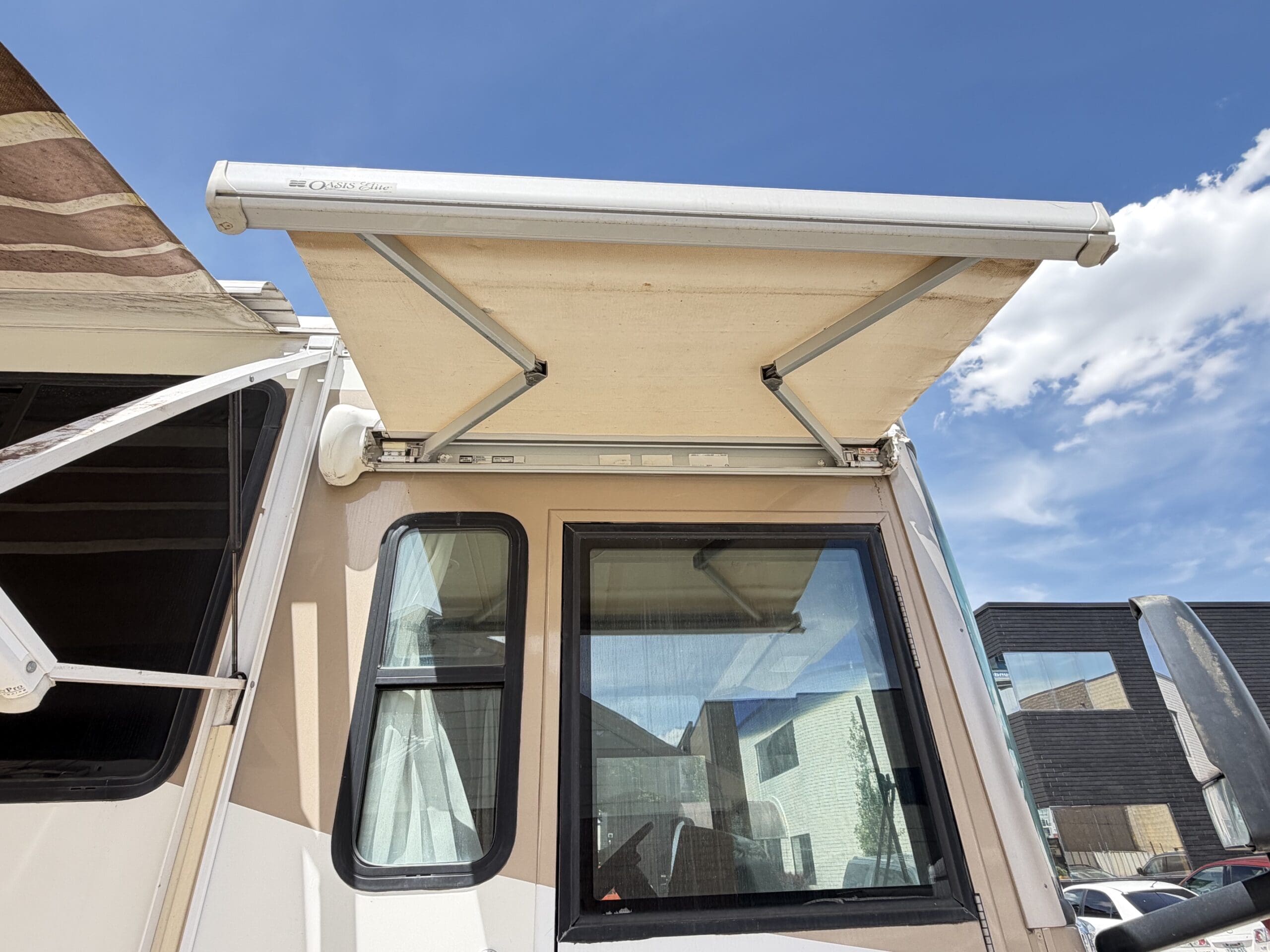 2006 Winnebago Journey 36G pusher with 2 Slides - Image 14