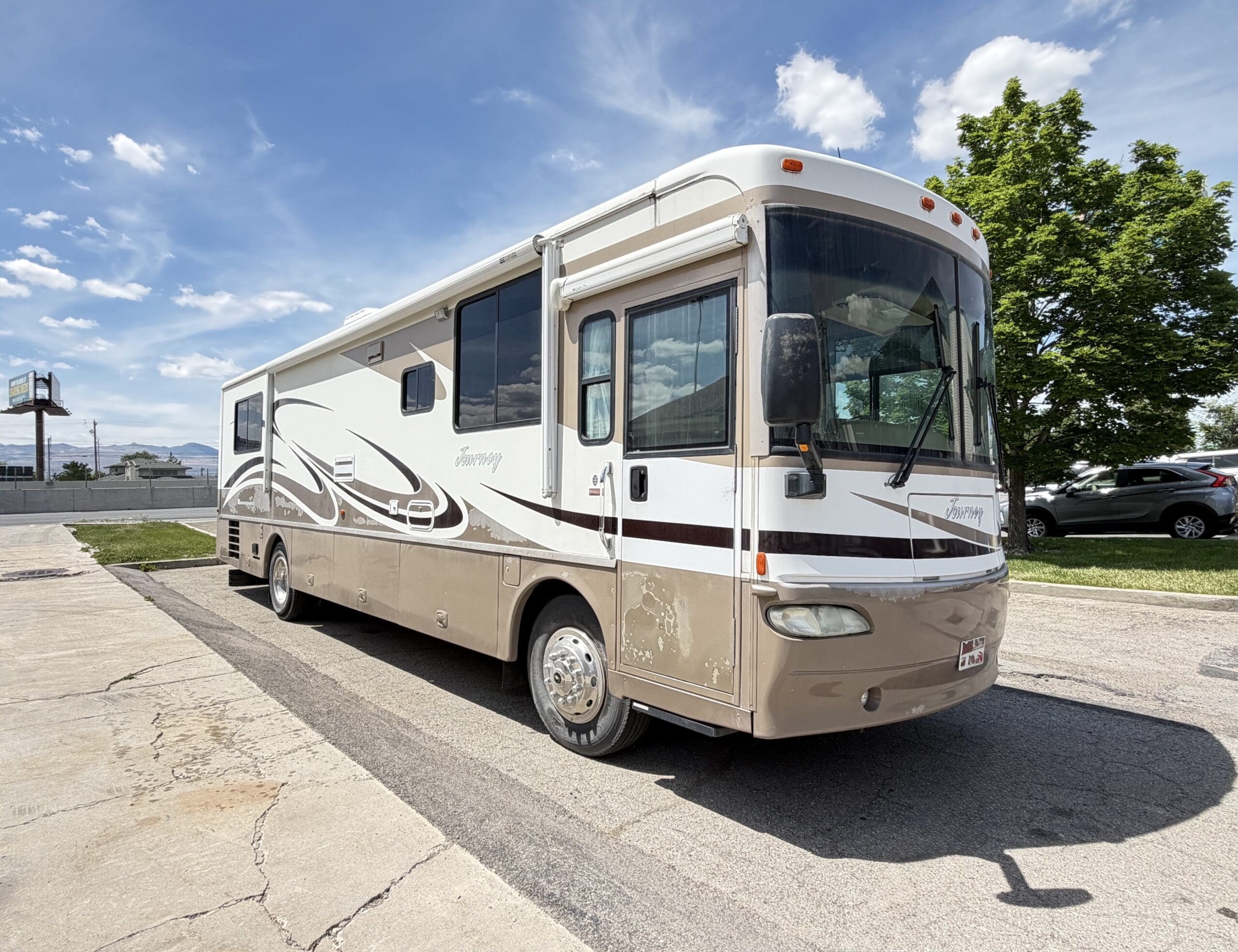 2006 Winnebago Journey 36G pusher with 2 Slides - Image 11