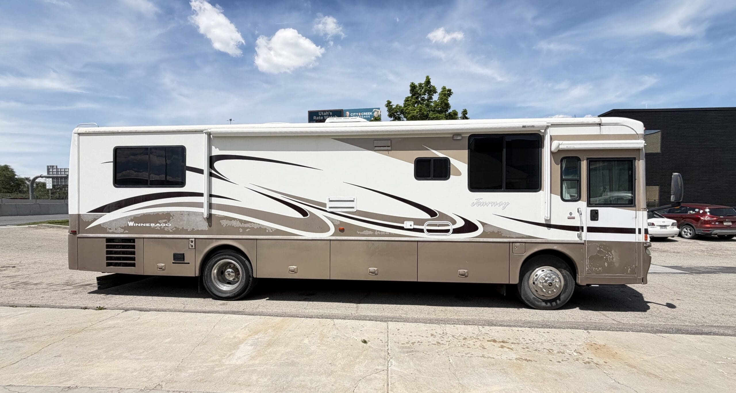 2006 Winnebago Journey 36G pusher with 2 Slides - Image 15