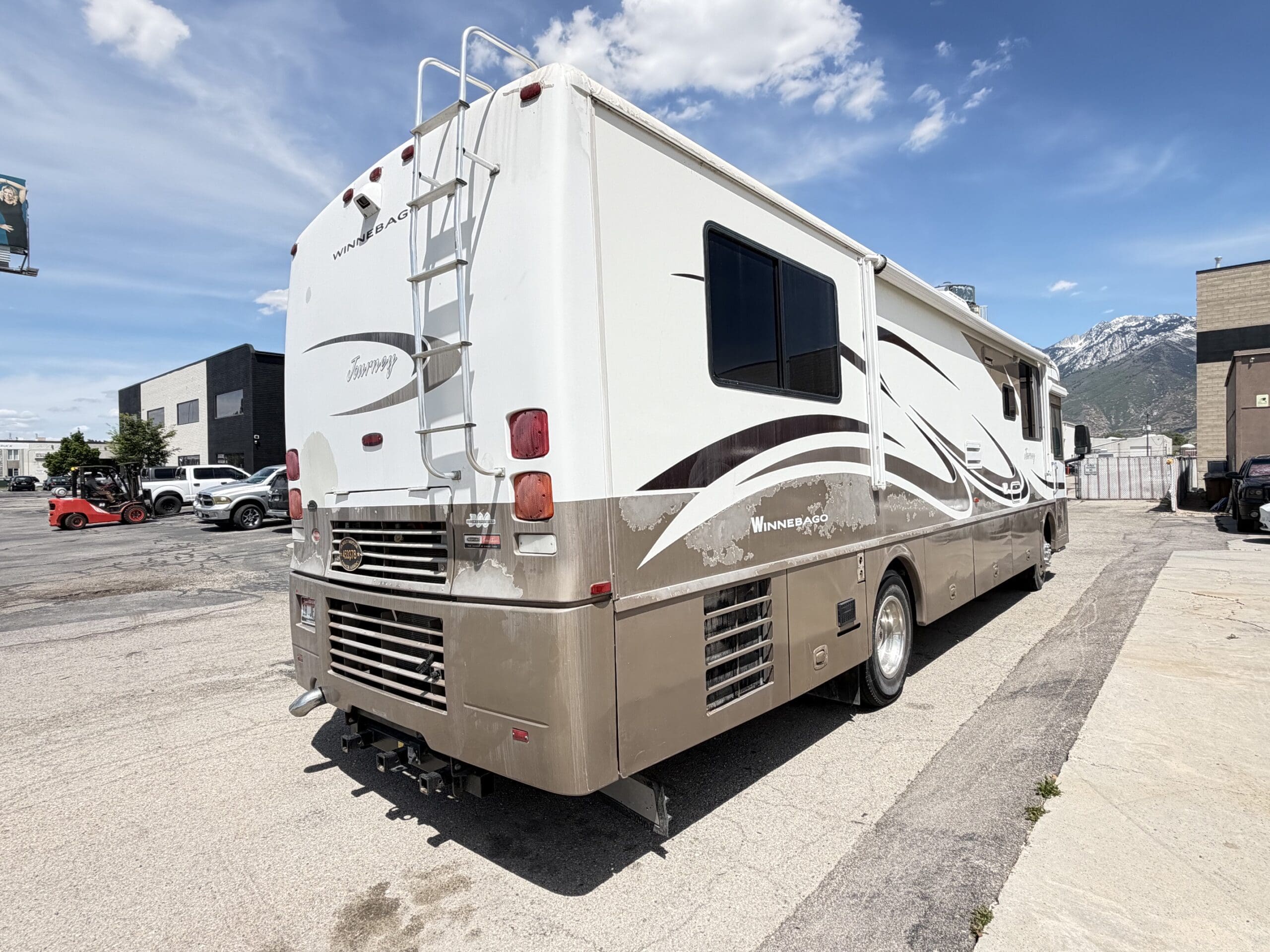 2006 Winnebago Journey 36G pusher with 2 Slides - Image 19