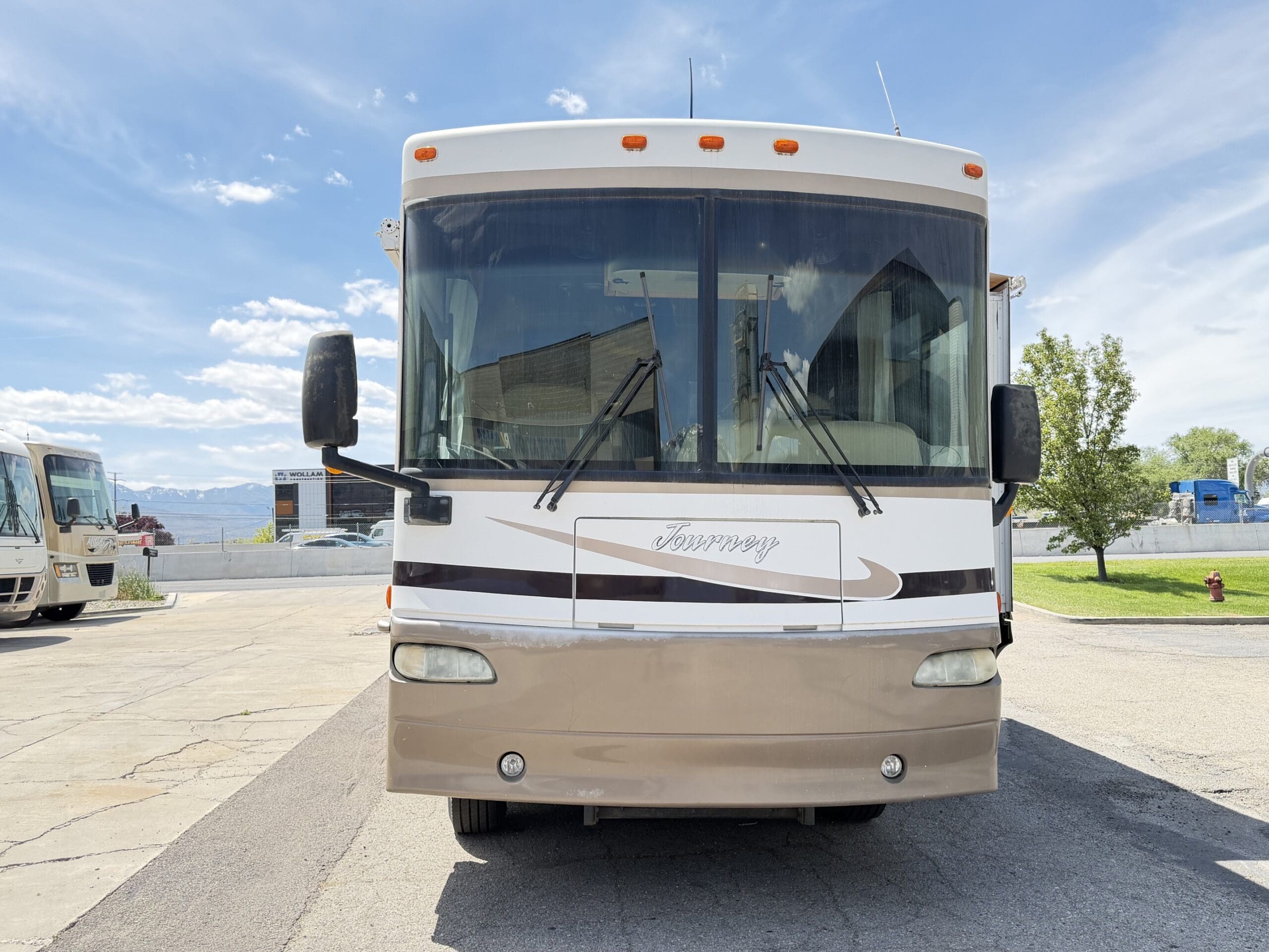 2006 Winnebago Journey 36G pusher with 2 Slides - Image 10