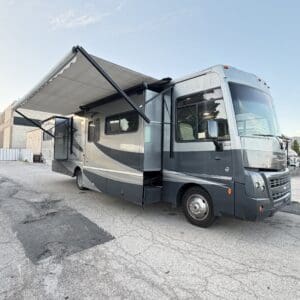 2011 Winnebago Sightseer 33C with 3 Slides