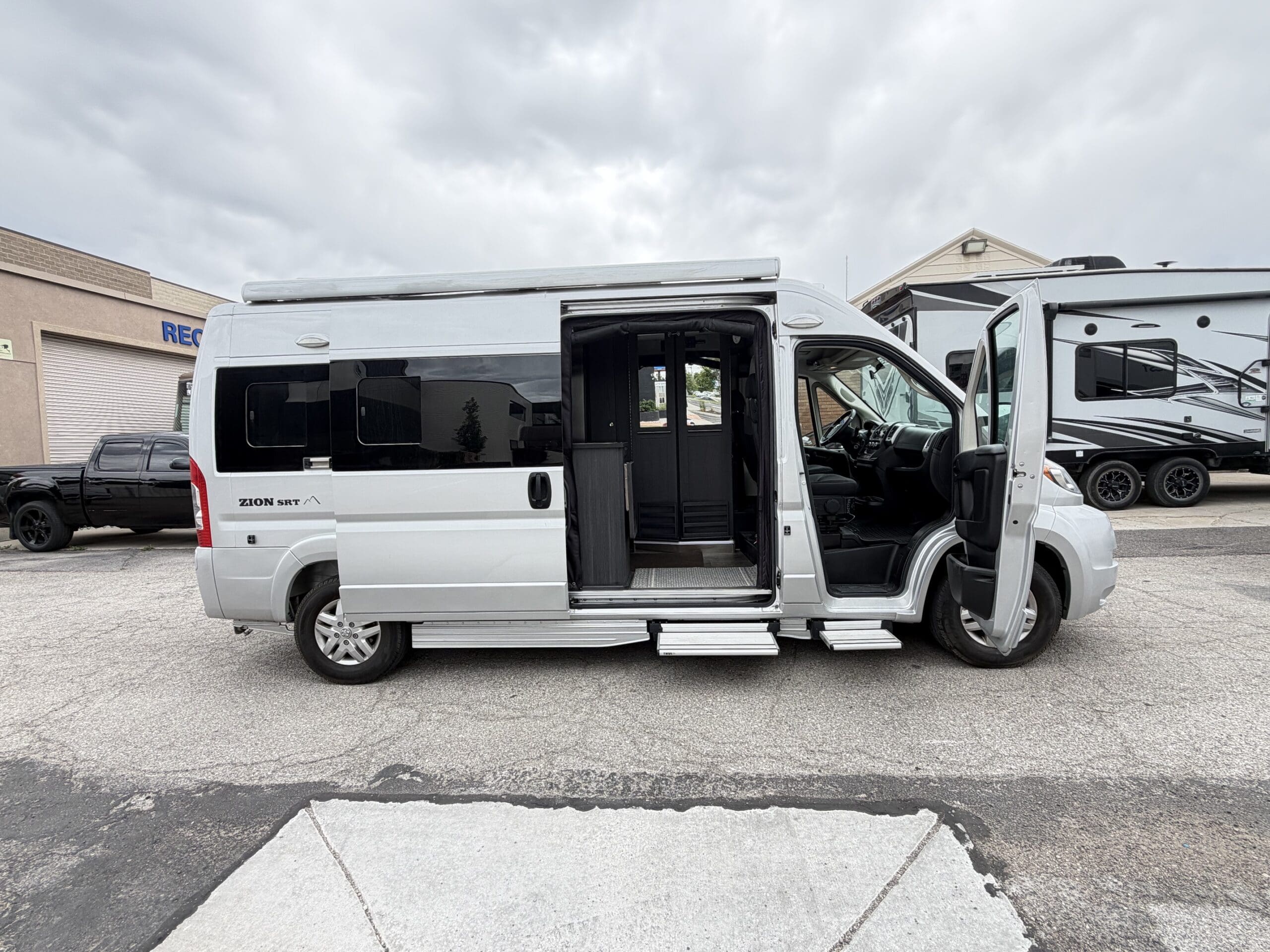 2021 Roadtrek Zion SRT Class B with Low miles - Image 10