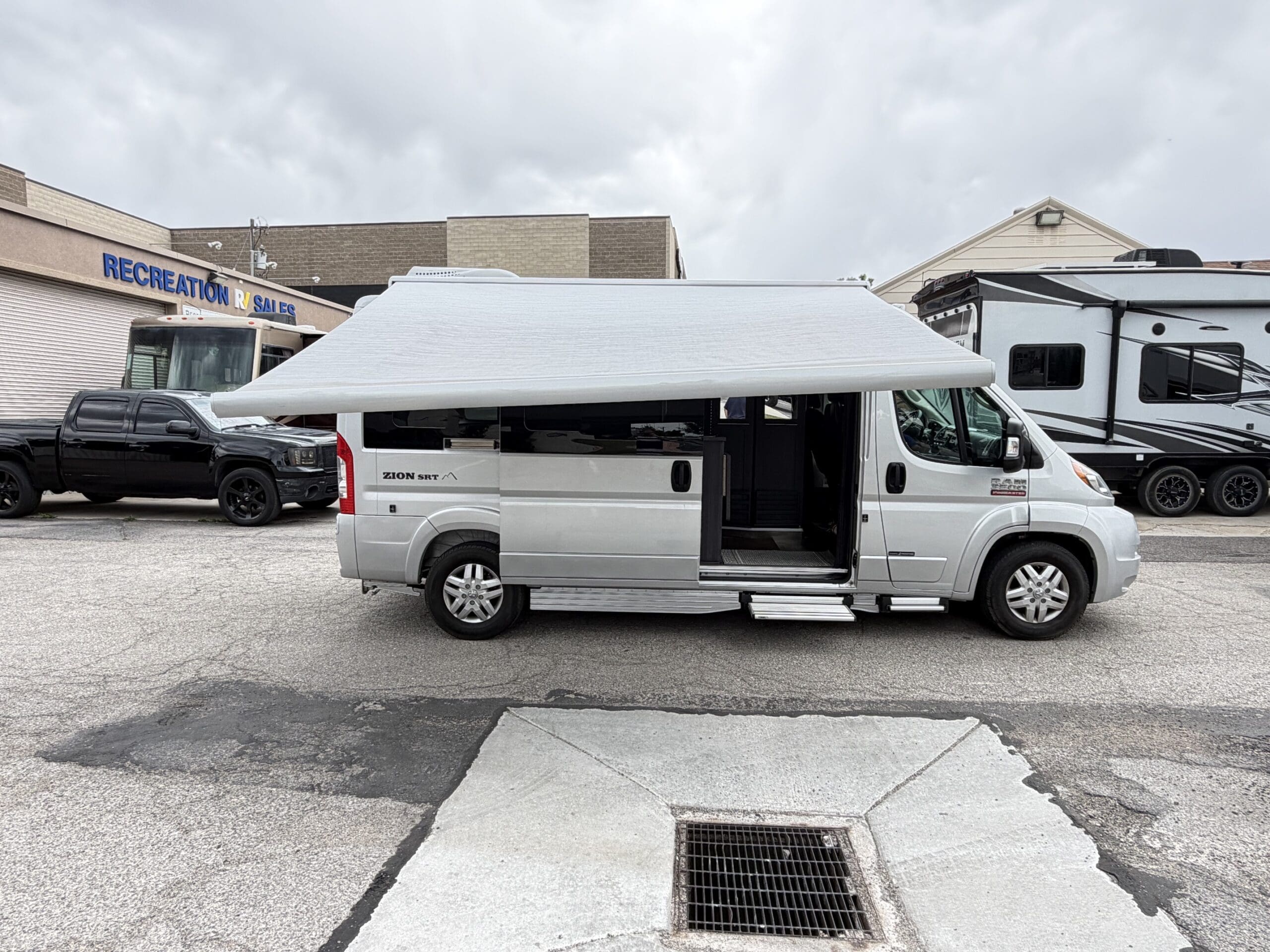 2021 Roadtrek Zion SRT Class B with Low miles - Image 9