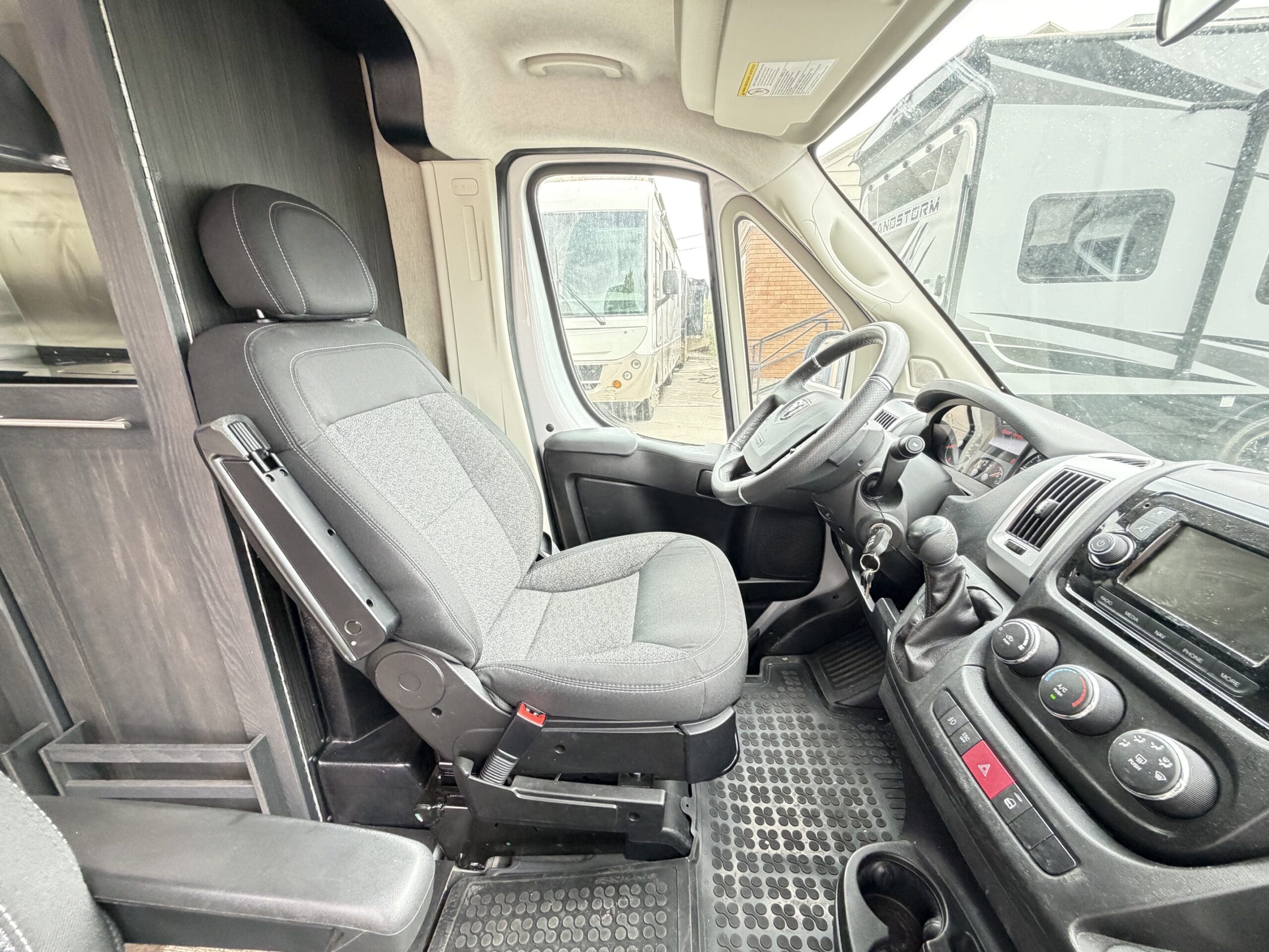 2021 Roadtrek Zion SRT Class B with Low miles - Image 15