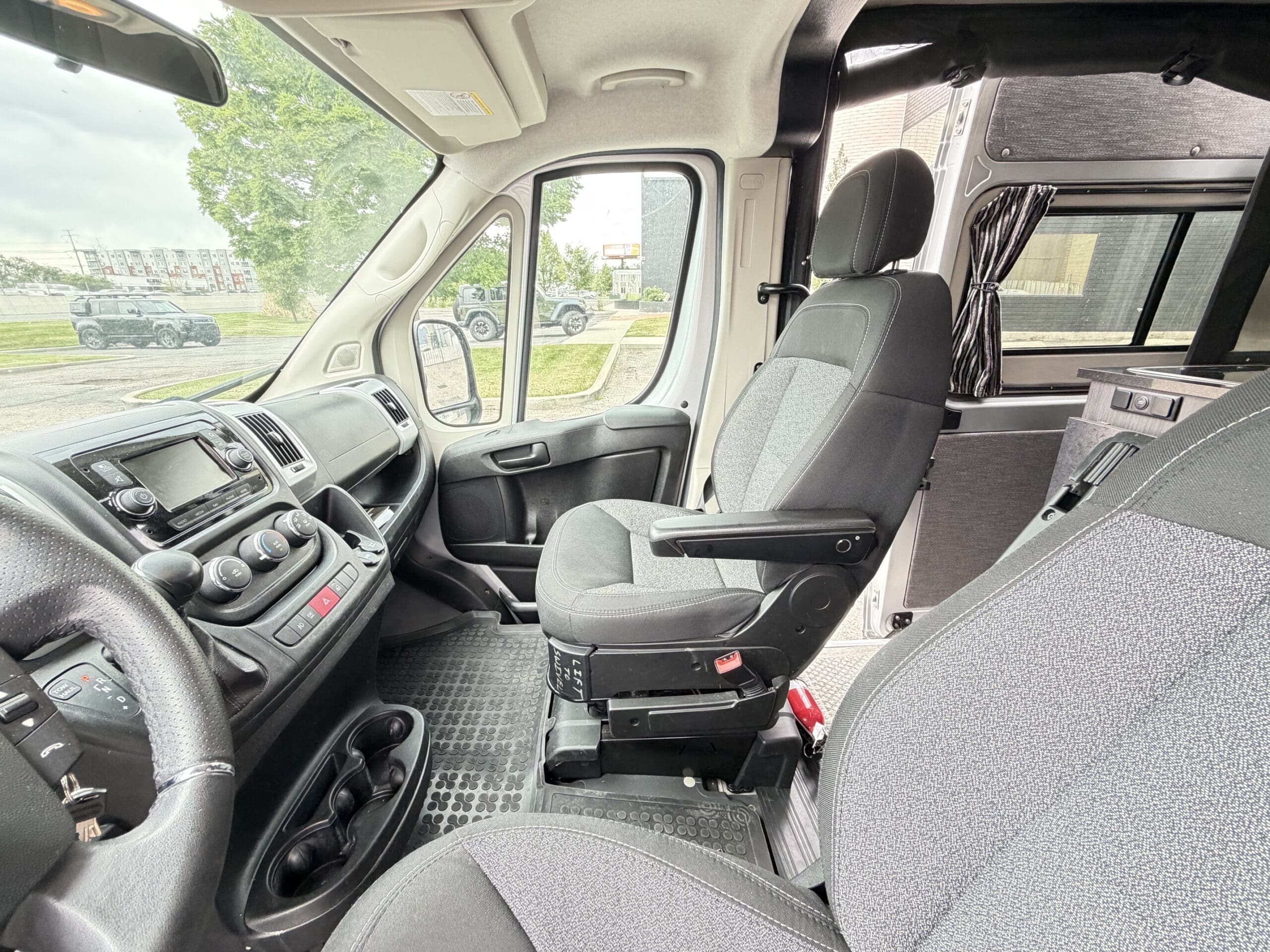 2021 Roadtrek Zion SRT Class B with Low miles - Image 14