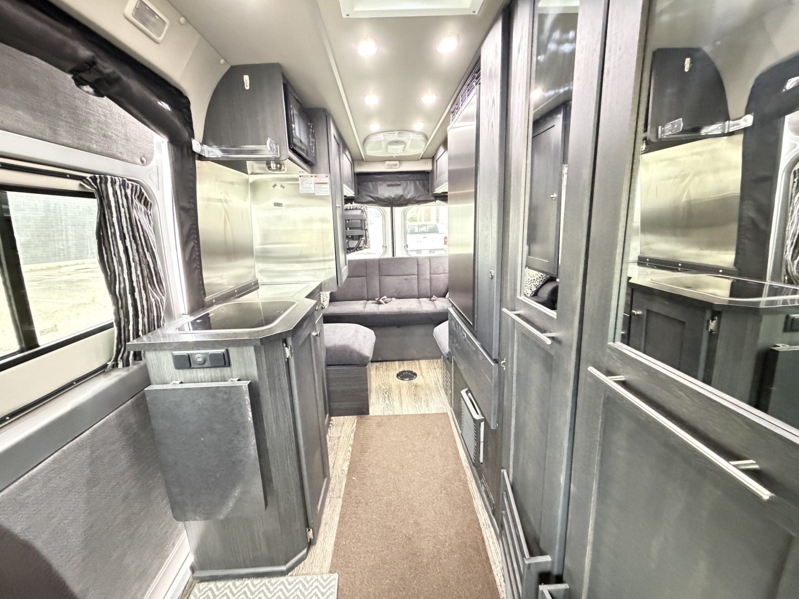 2021 Roadtrek Zion SRT Class B with Low miles - Image 16