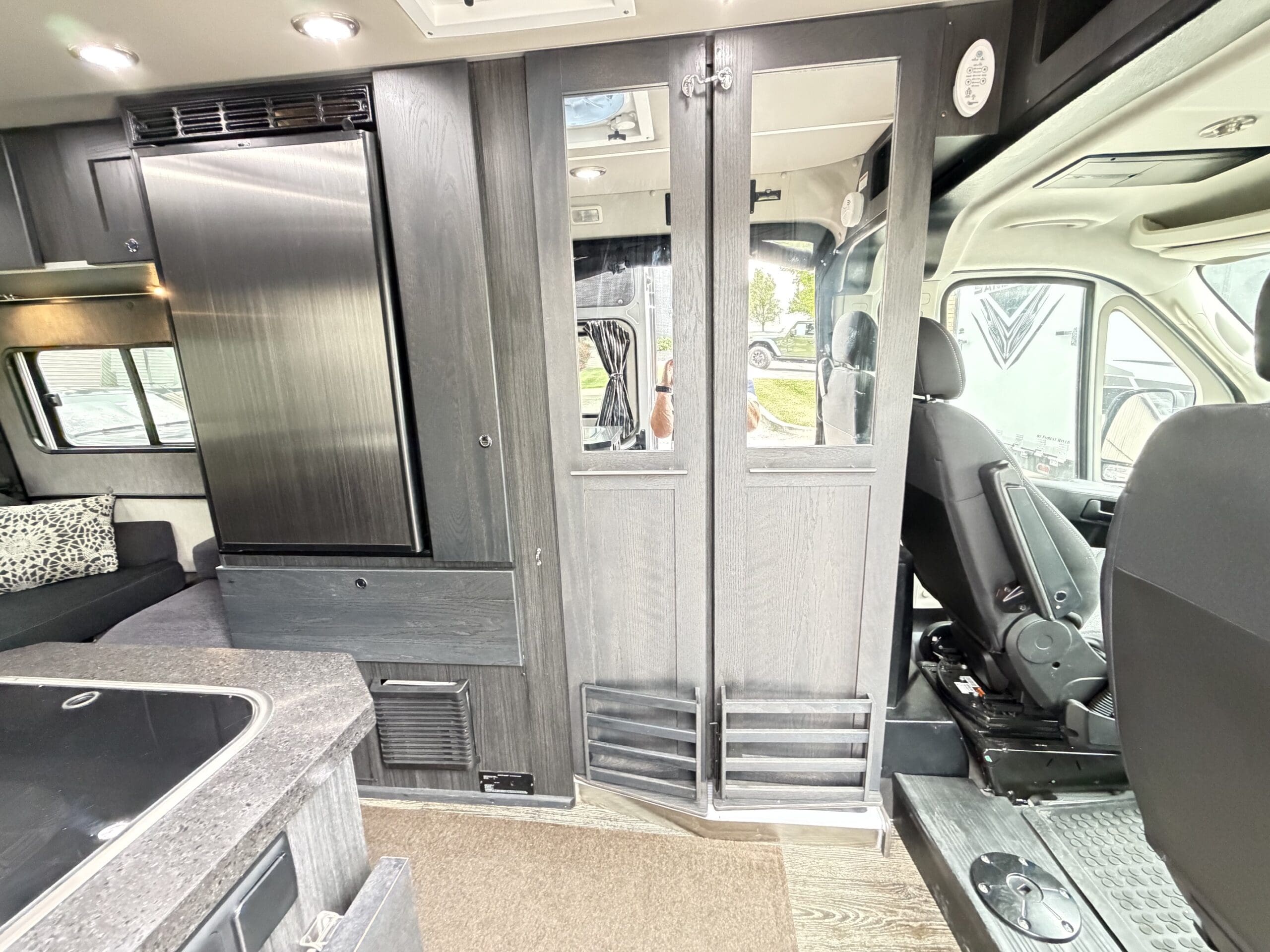 2021 Roadtrek Zion SRT Class B with Low miles - Image 17