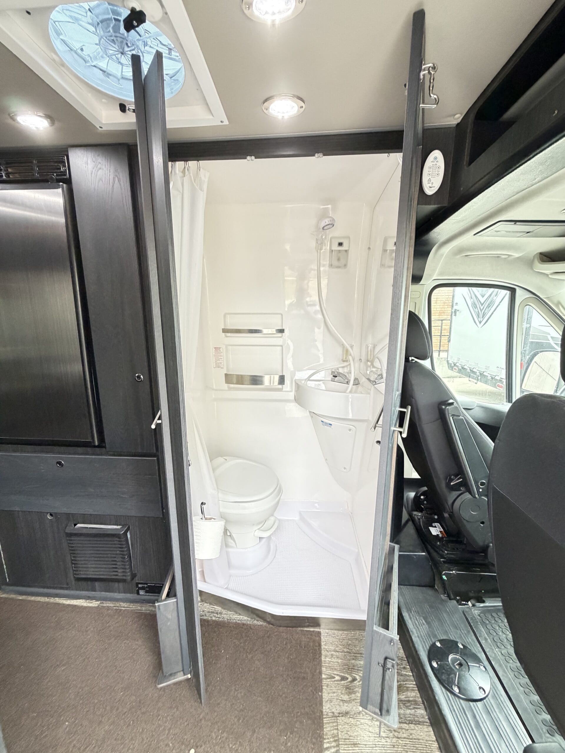 2021 Roadtrek Zion SRT Class B with Low miles - Image 21