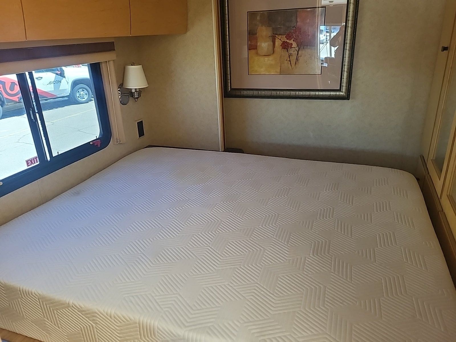 2008 Winnebago Sightseer 26P With 2 Slides - Image 12