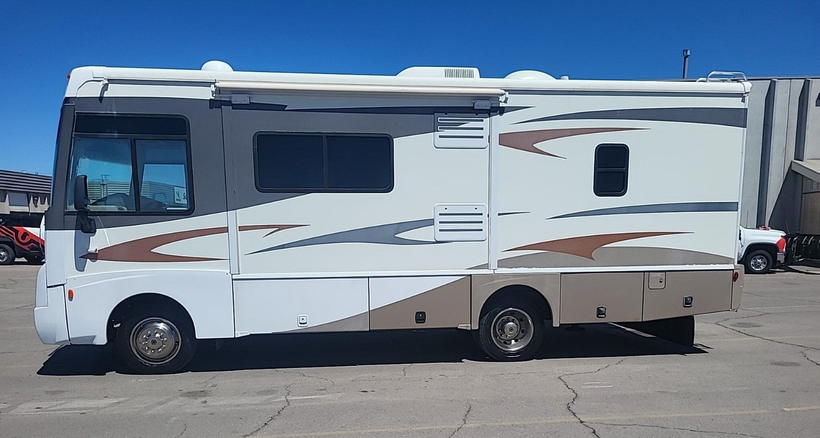 2008 Winnebago Sightseer 26P With 2 Slides