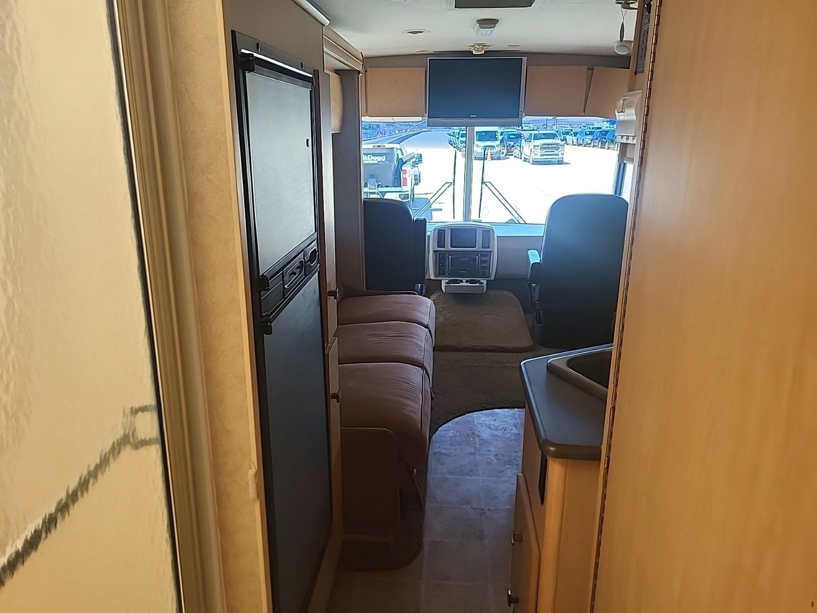 2008 Winnebago Sightseer 26P With 2 Slides - Image 8