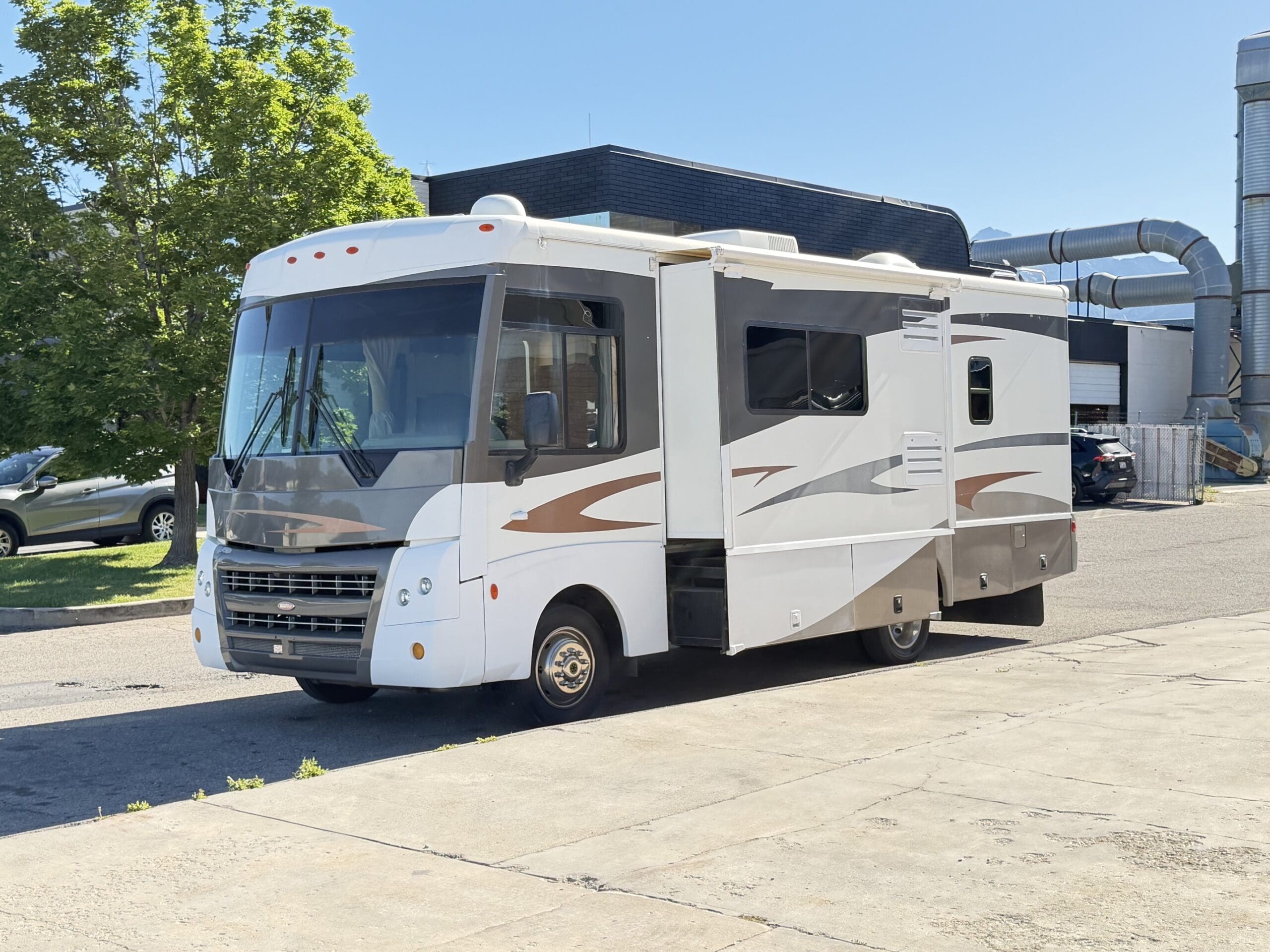 2008 Winnebago Sightseer 26P With 2 Slides