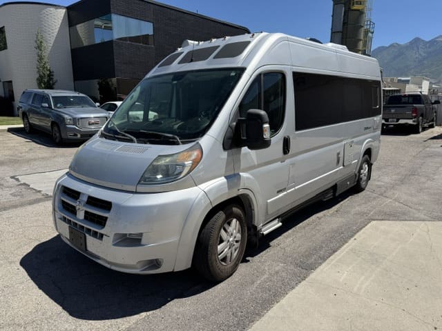 2016 Roadtrek Zion SRT Class B with Low miles