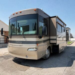 2005 Winnebago Journey 34H Pusher with 2 slides
