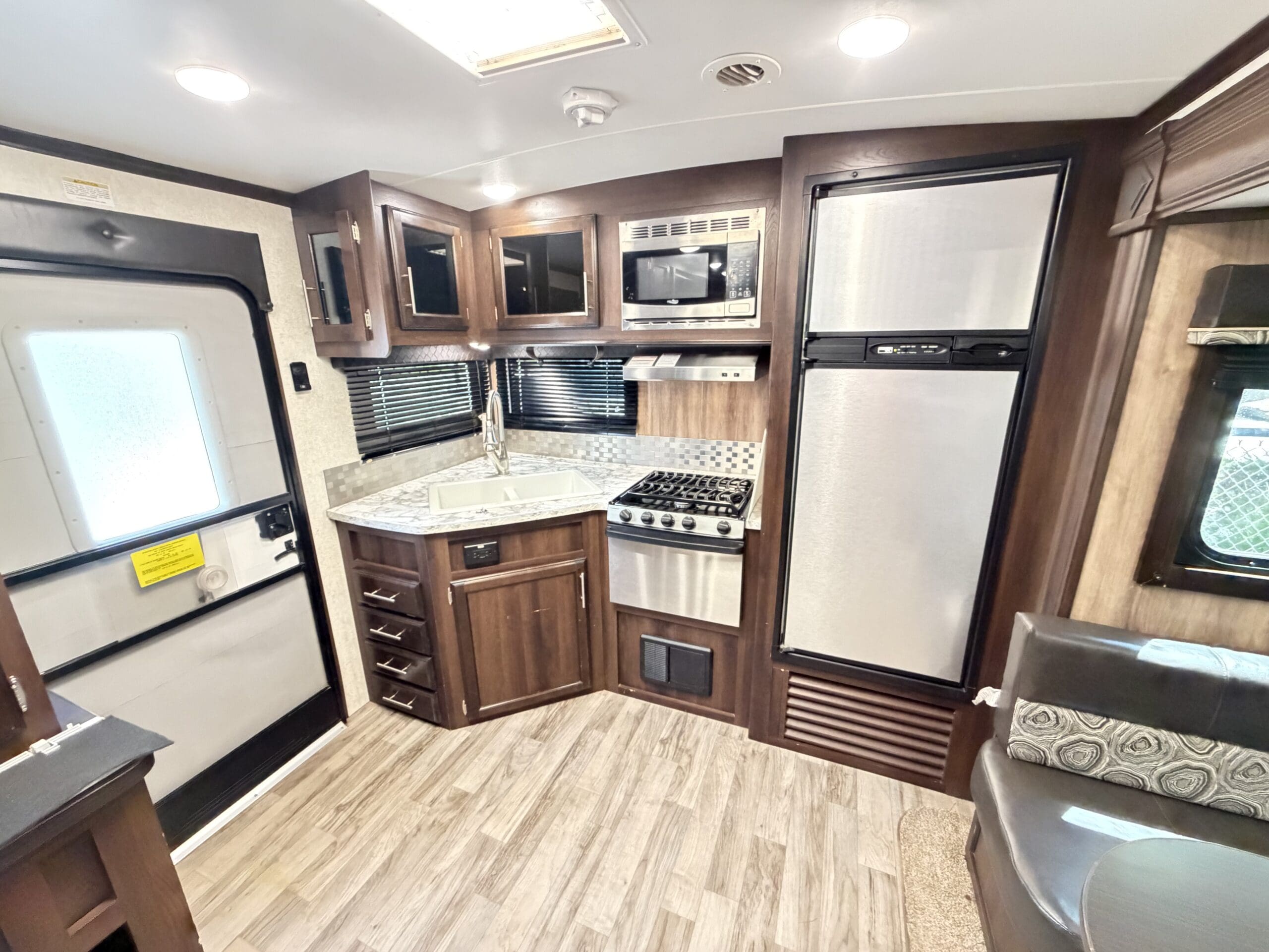 2018 Jayco White Hawk 26RK with large Slide - Image 17