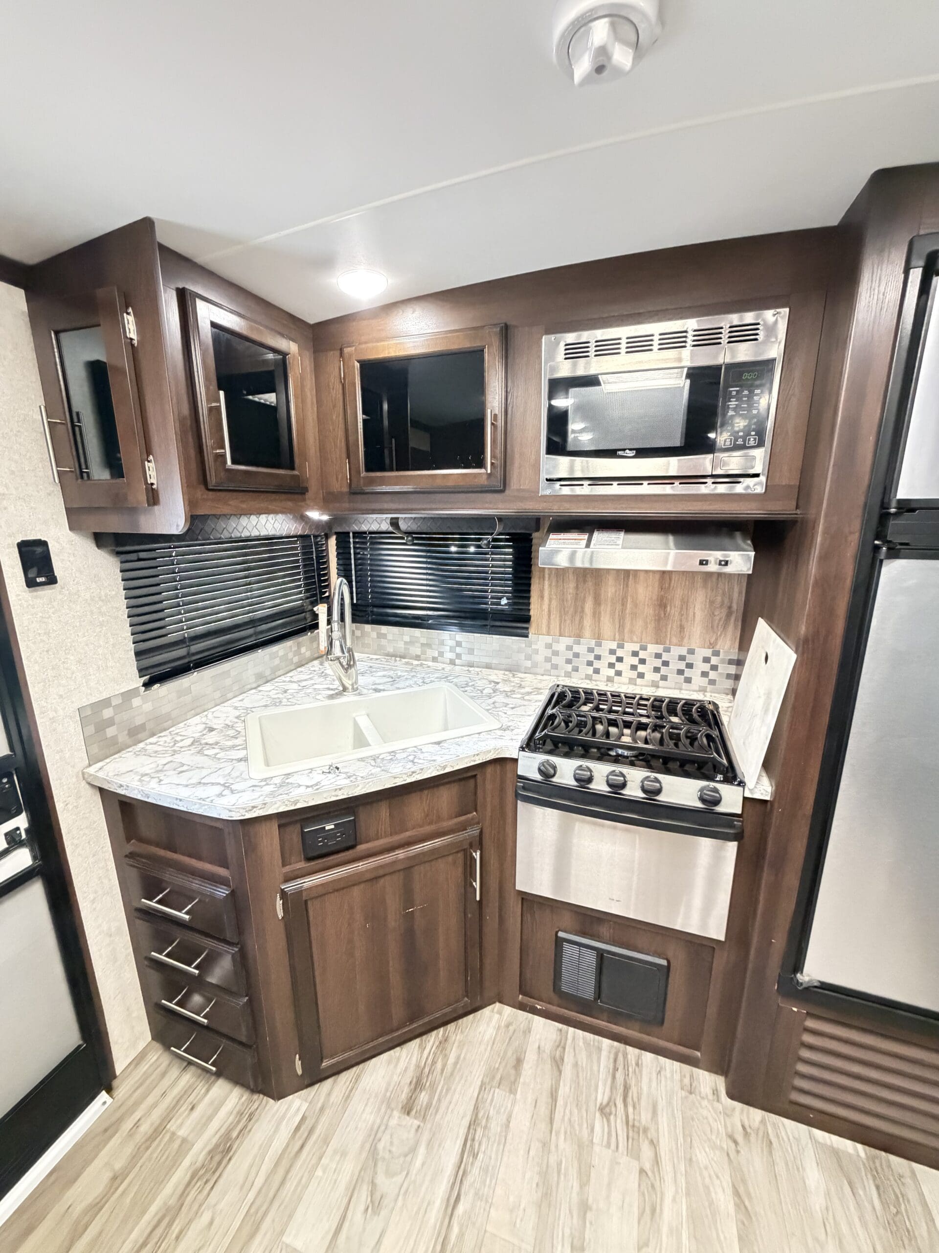 2018 Jayco White Hawk 26RK with large Slide - Image 18