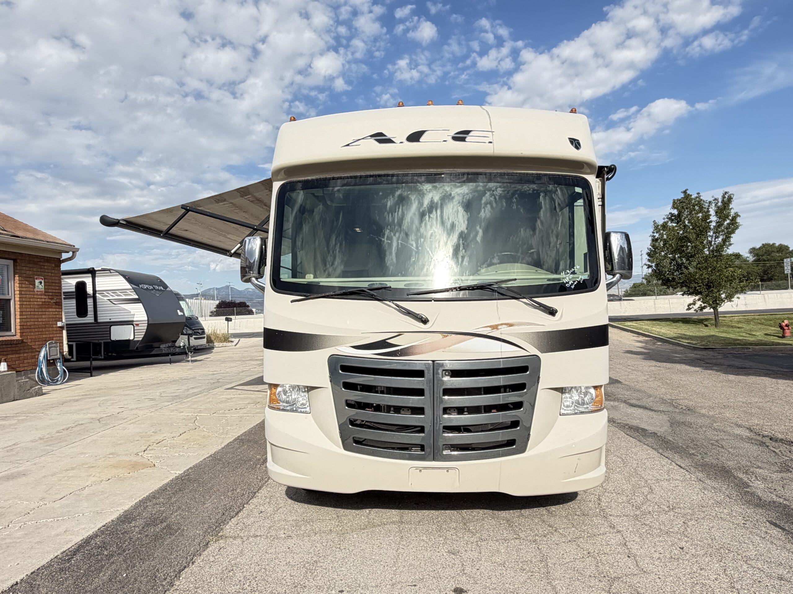 2015 Thor A.C.E 29.3 Slide & Low Miles - Image 8