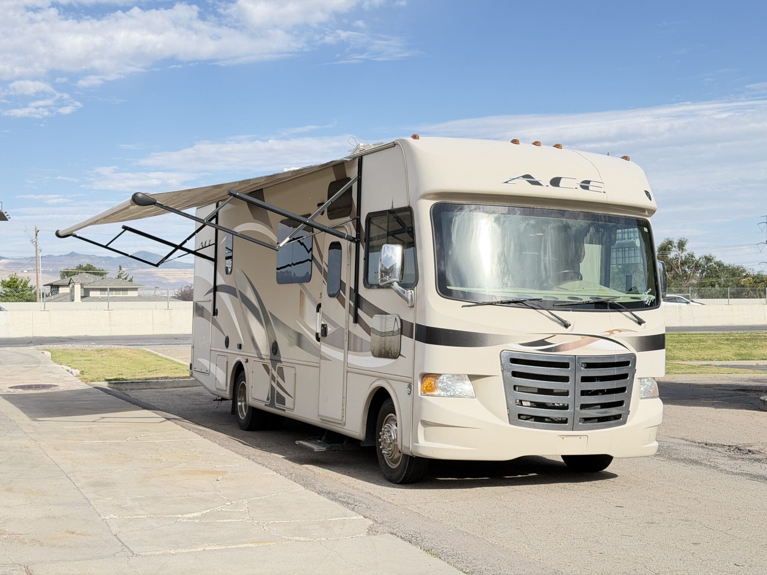 2015 Thor A.C.E 29.3 Slide & Low Miles - Image 9