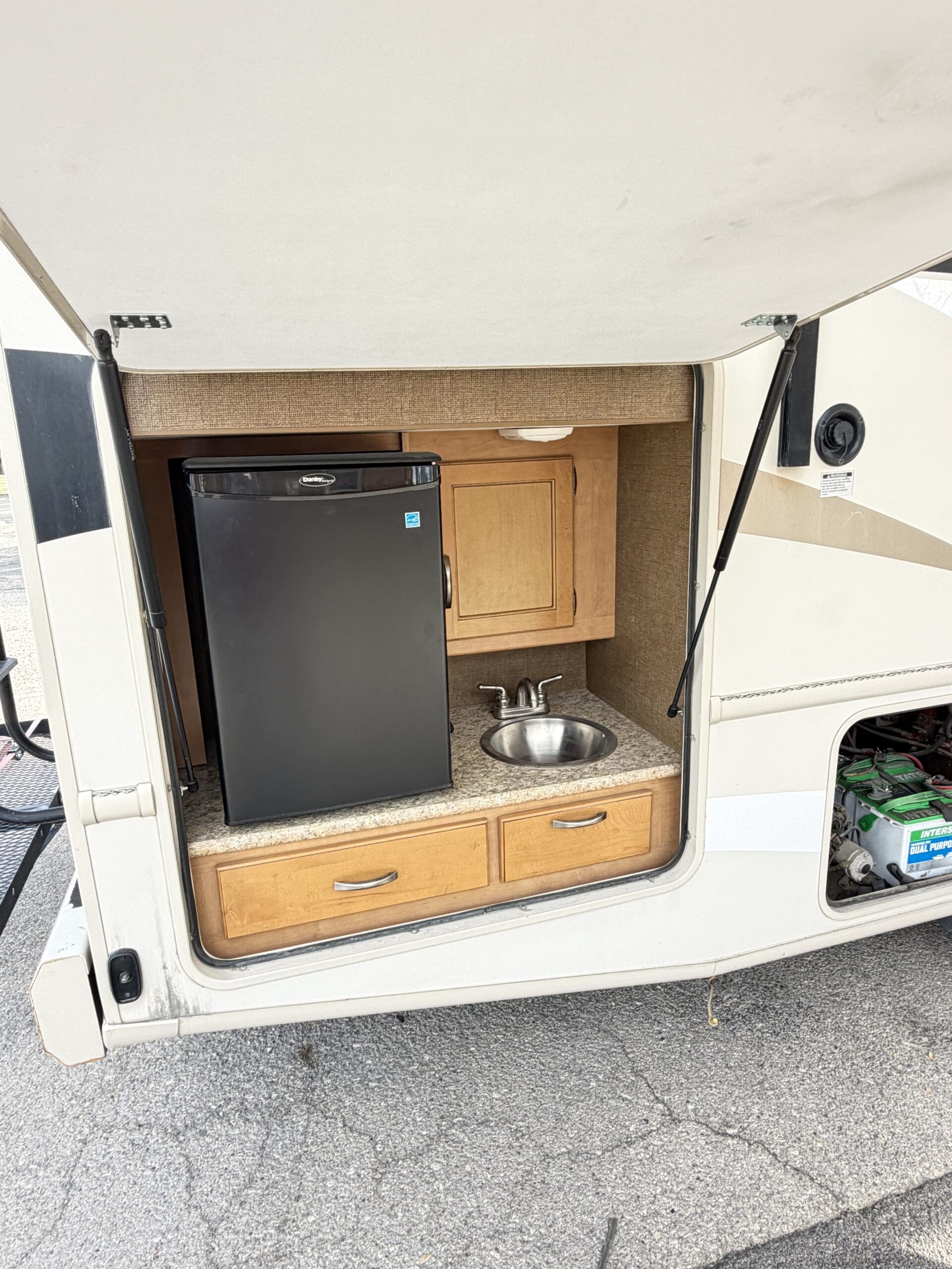 2015 Thor A.C.E 29.3 Slide & Low Miles - Image 15