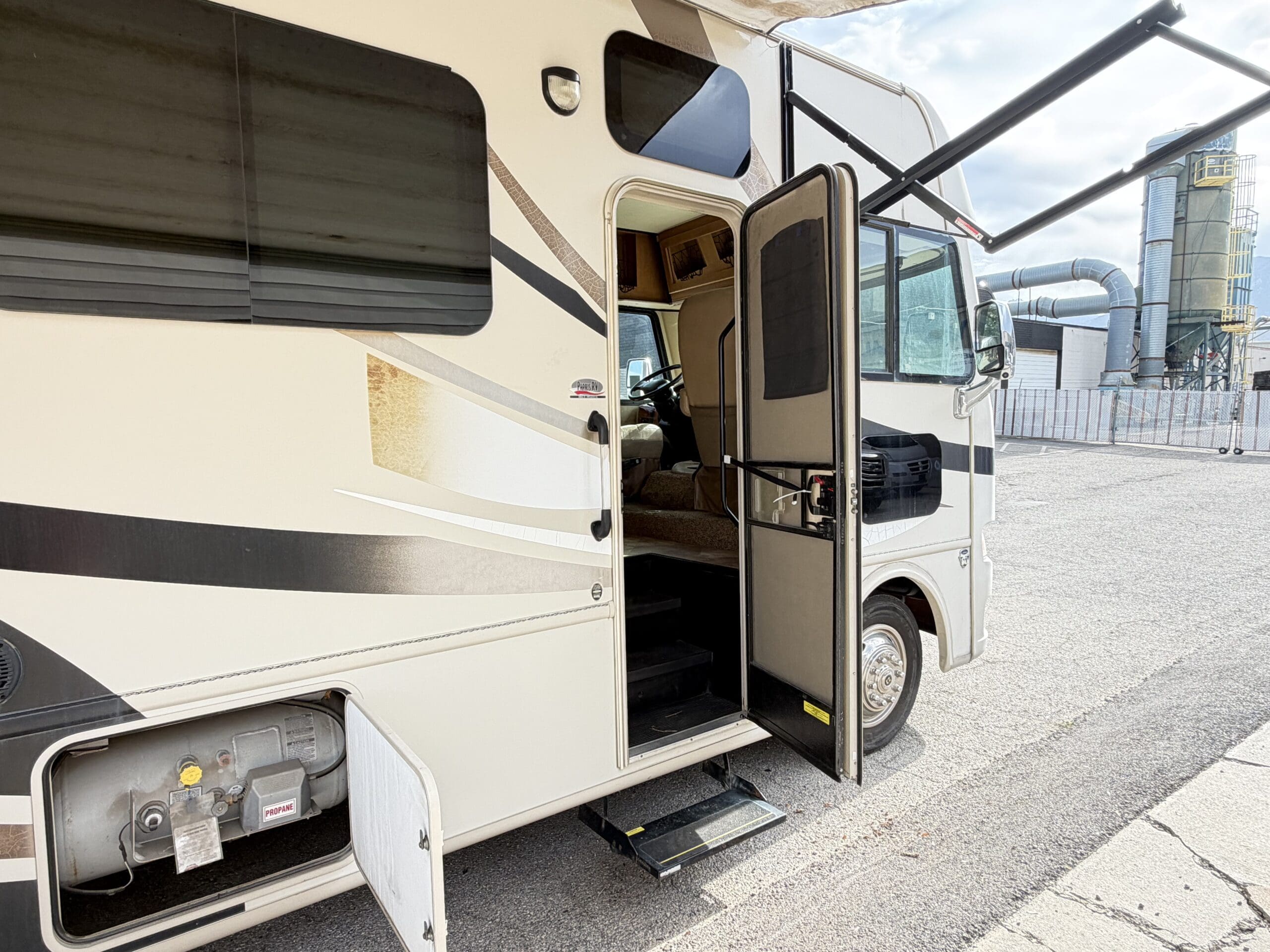 2015 Thor A.C.E 29.3 Slide & Low Miles - Image 21