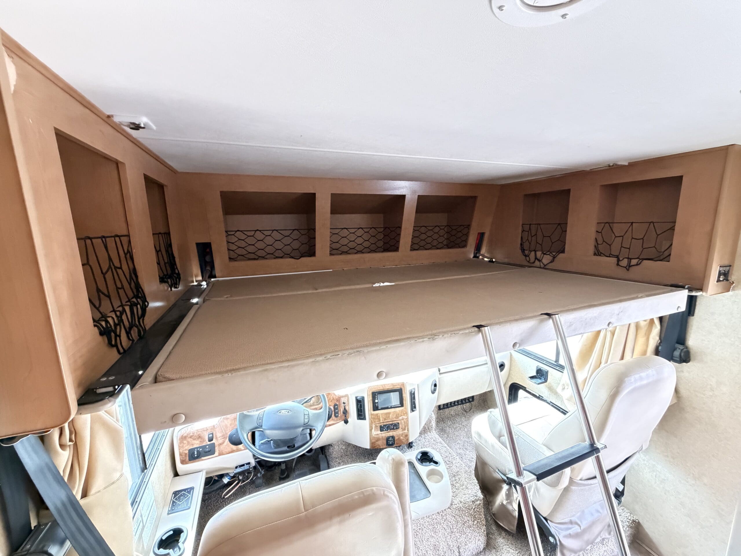2015 Thor A.C.E 29.3 Slide & Low Miles - Image 26